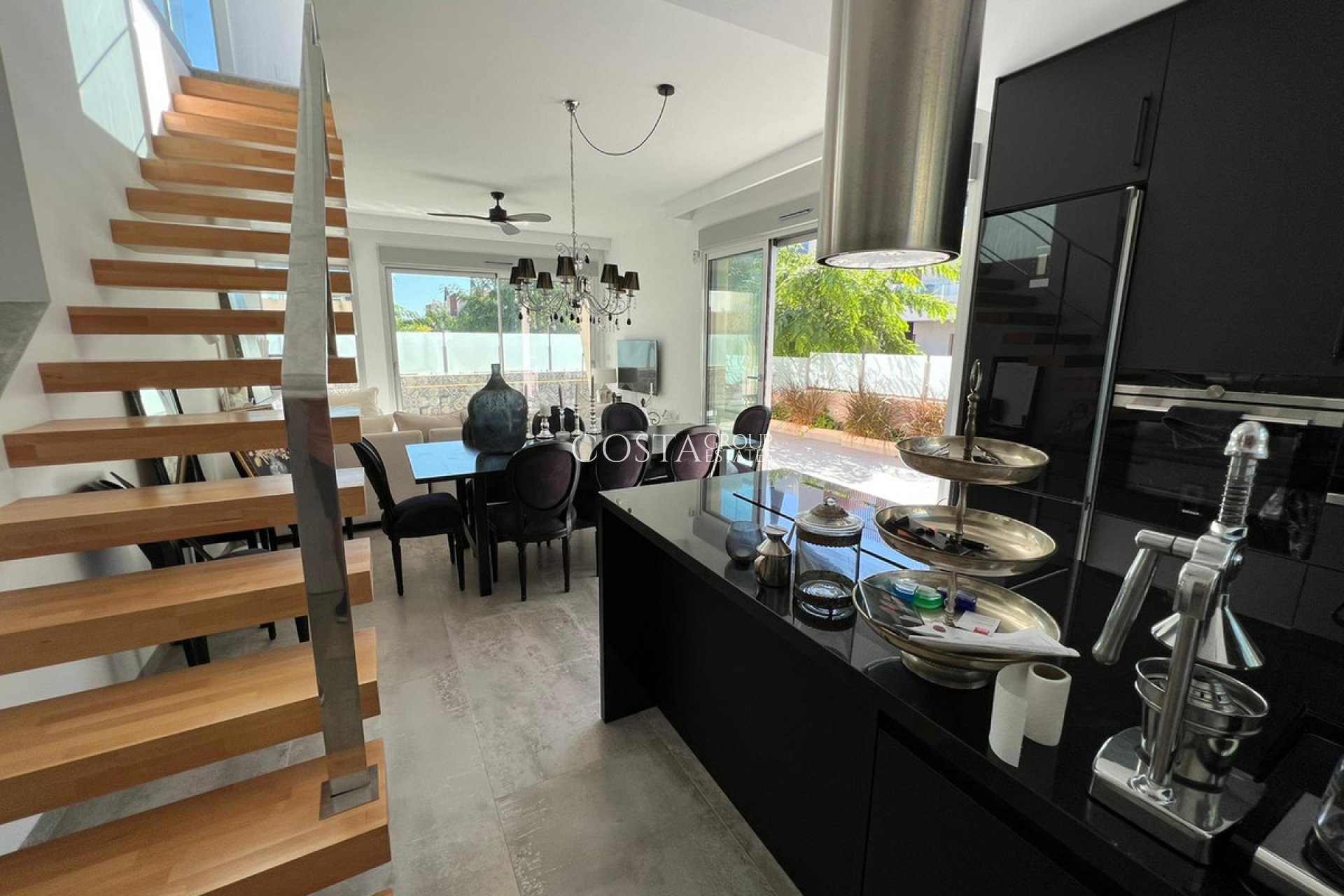 Revente - Villa -
Orihuela - Mil Palmeras