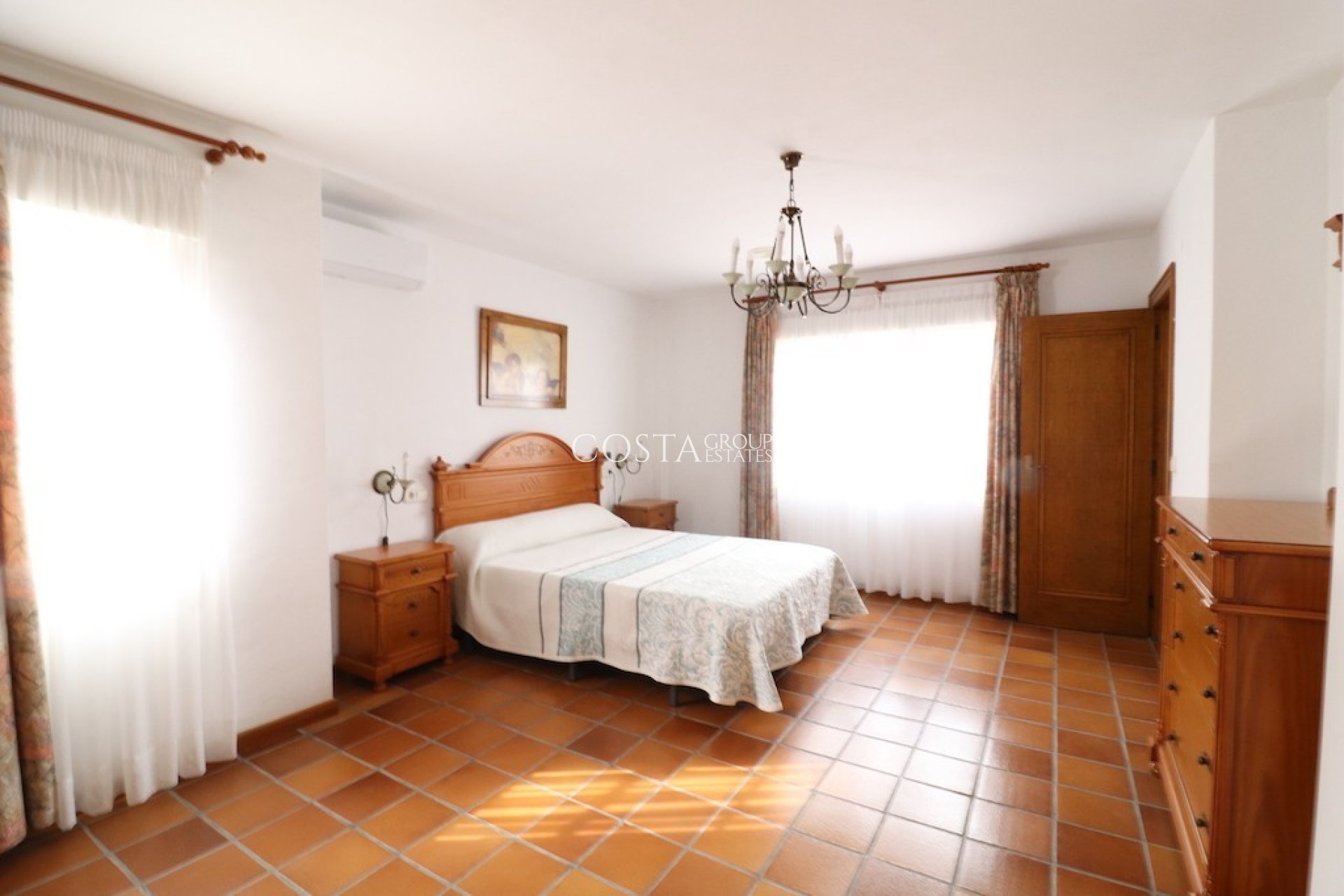 Revente - Villa -
Orihuela - Mil Palmeras