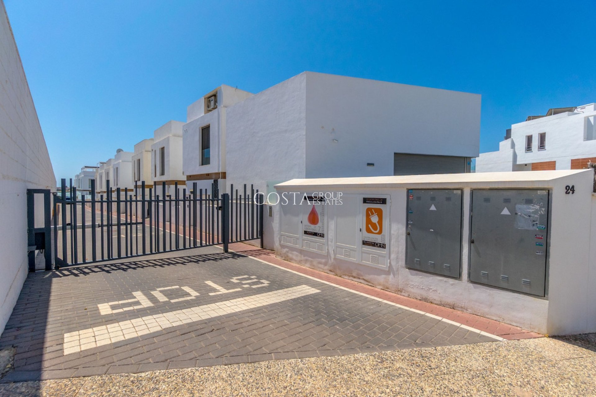 Revente - Villa -
Orihuela - Villamartin