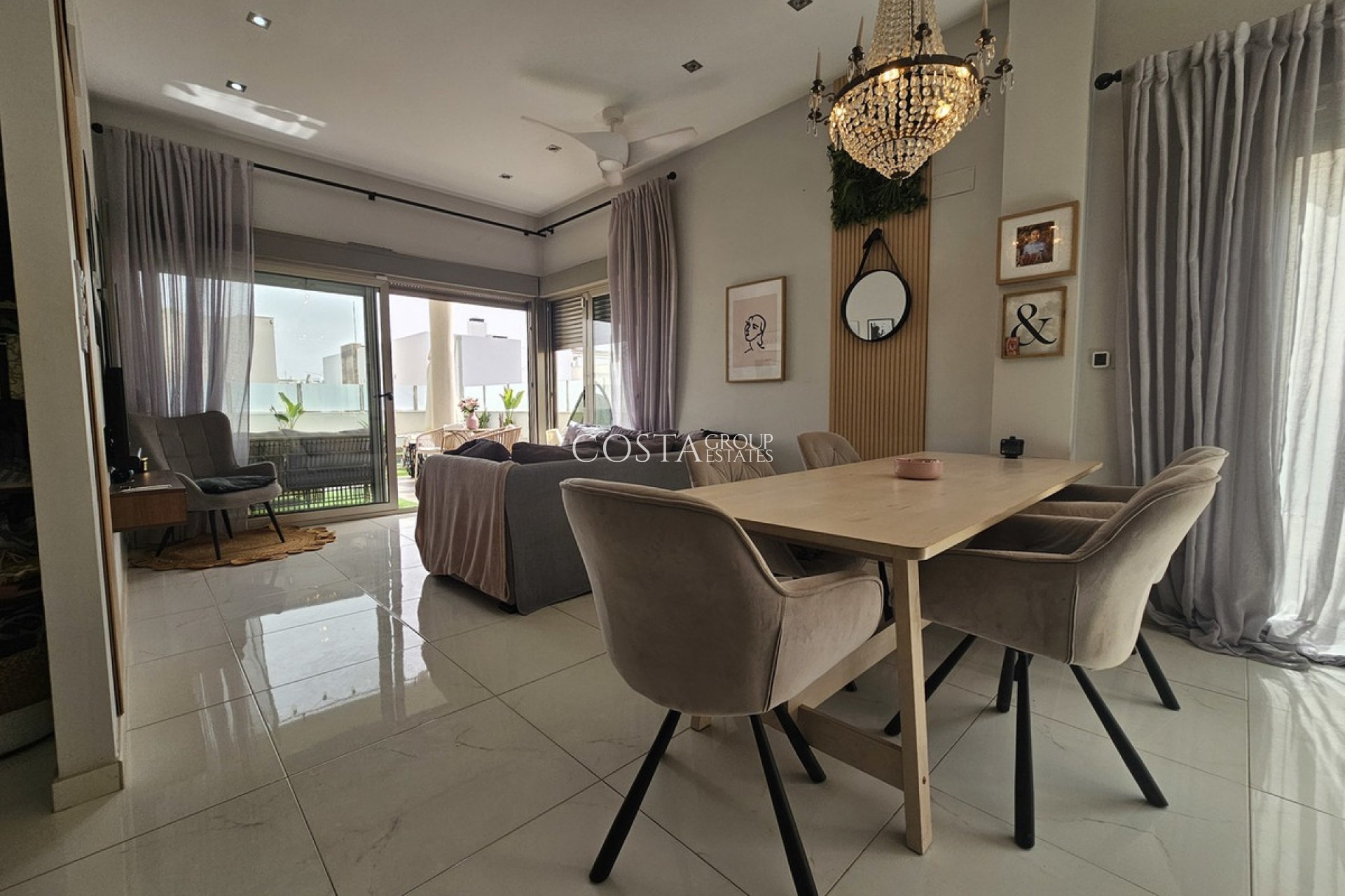 Revente - Villa -
Orihuela - Villamartin