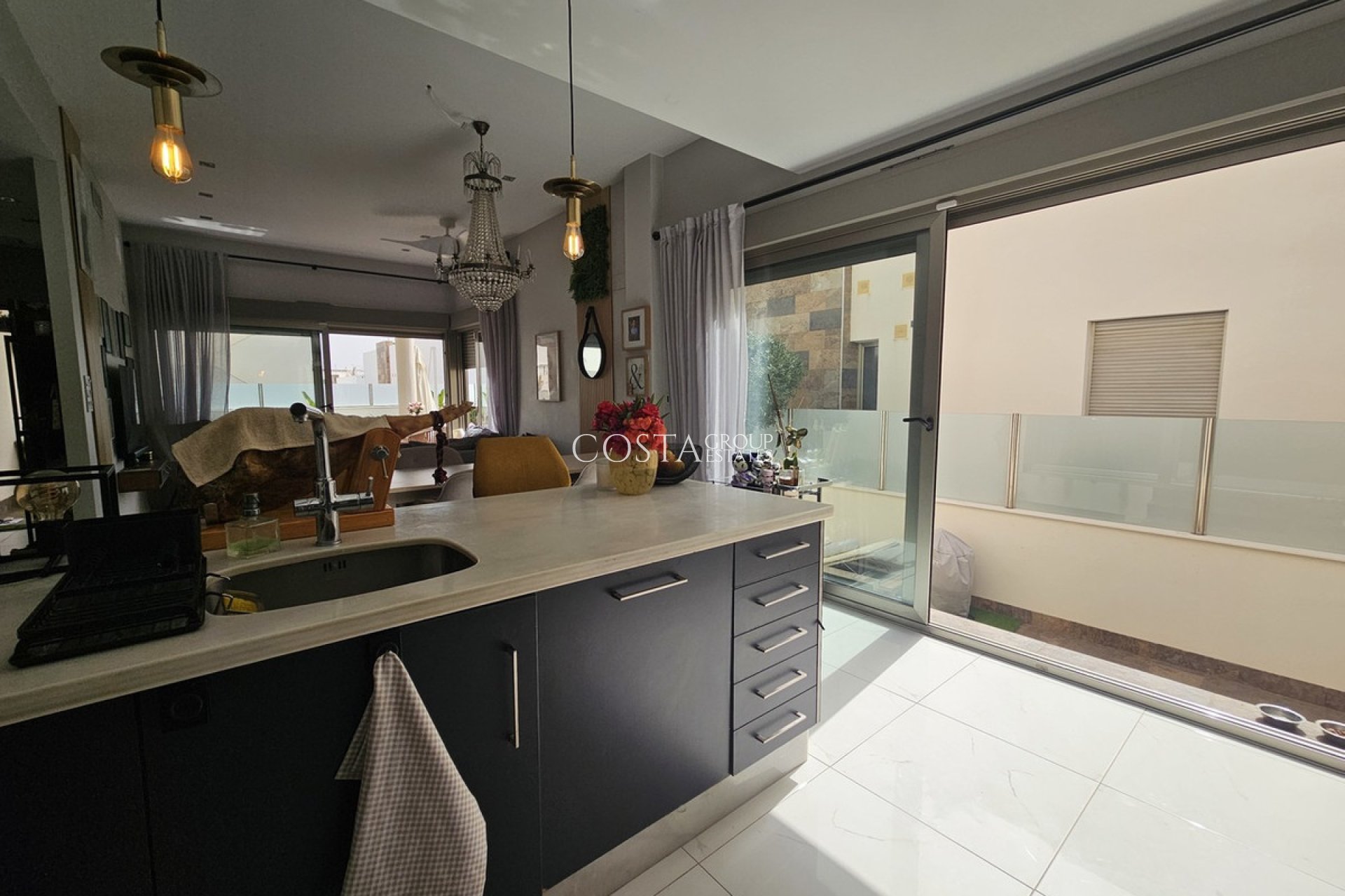 Revente - Villa -
Orihuela - Villamartin