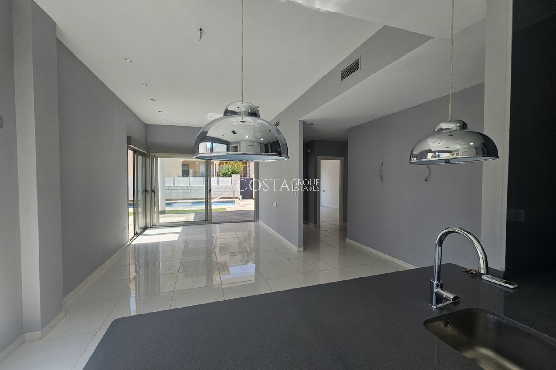Revente - Villa -
Orihuela - Villamartin