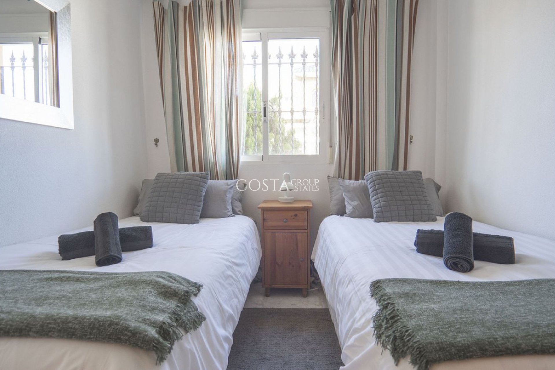Revente - Villa -
Orihuela - Villamartin