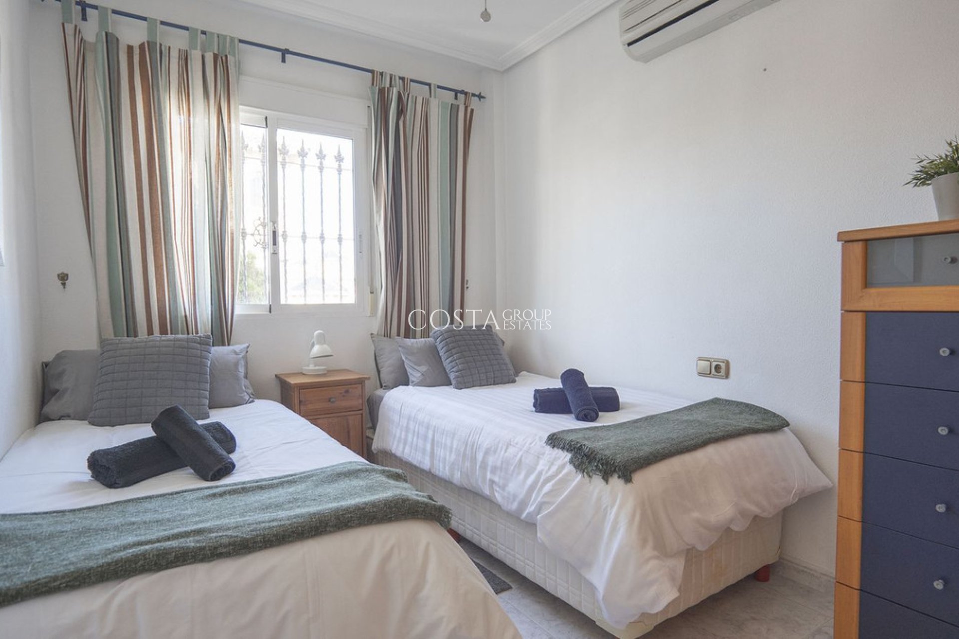 Revente - Villa -
Orihuela - Villamartin