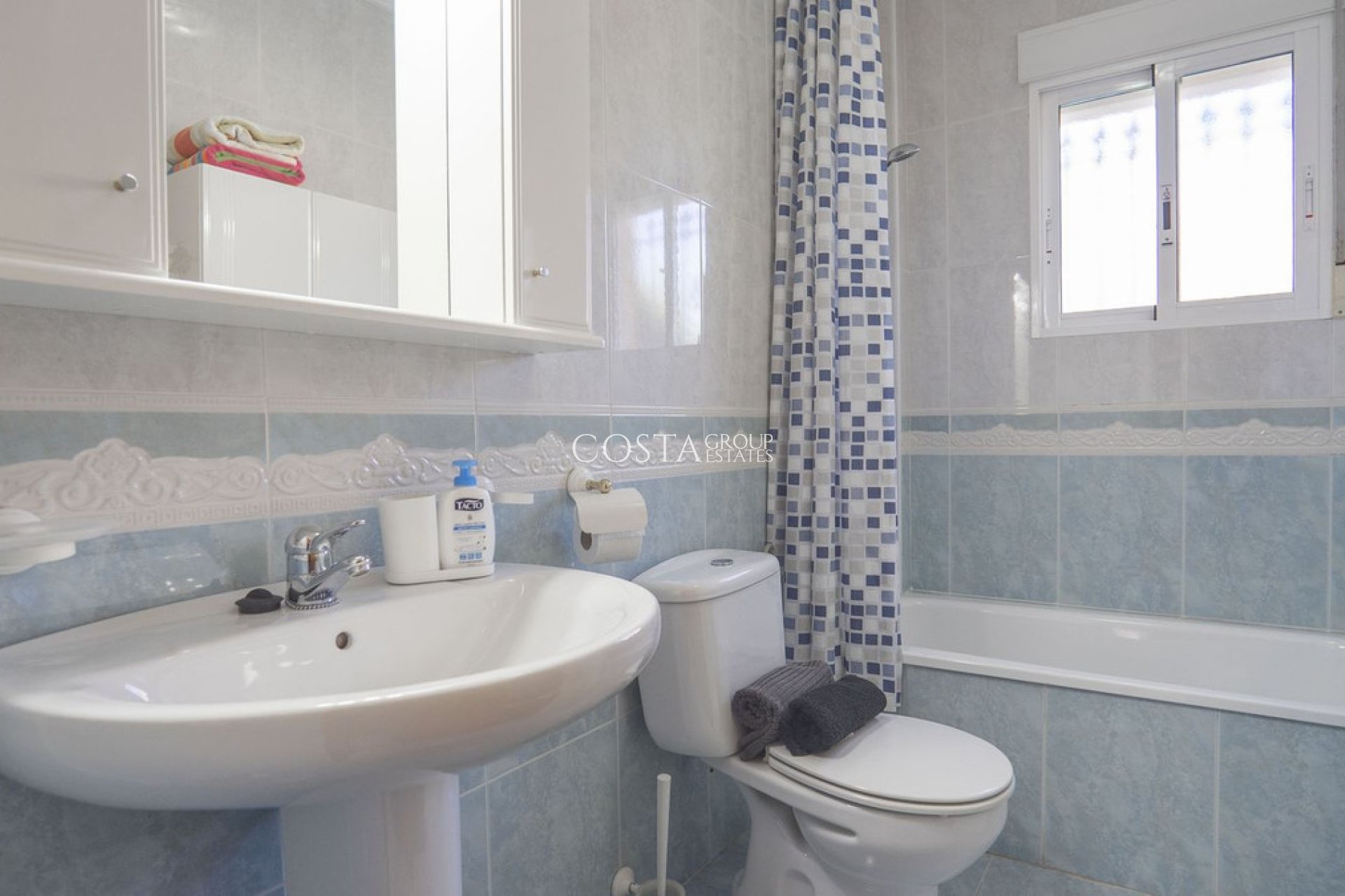 Revente - Villa -
Orihuela - Villamartin