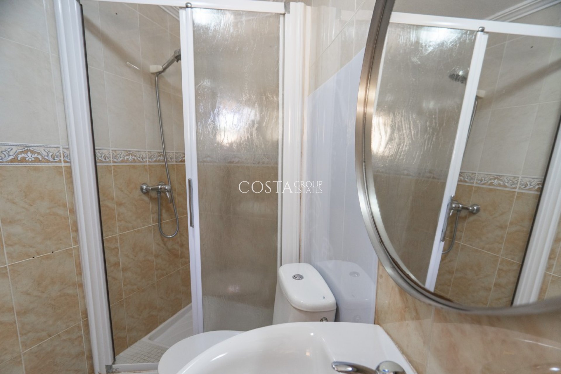 Revente - Villa -
Orihuela - Villamartin