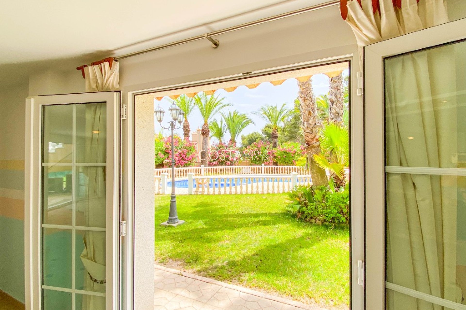 Revente - Villa -
Orihuela - Villamartin