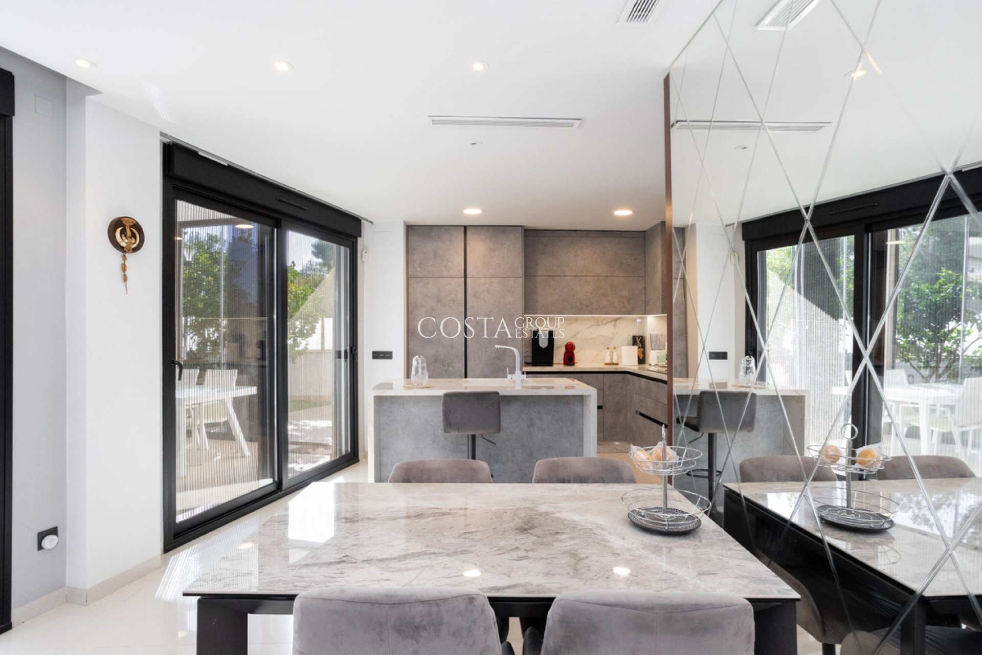 Revente - Villa -
Orihuela - Villamartin