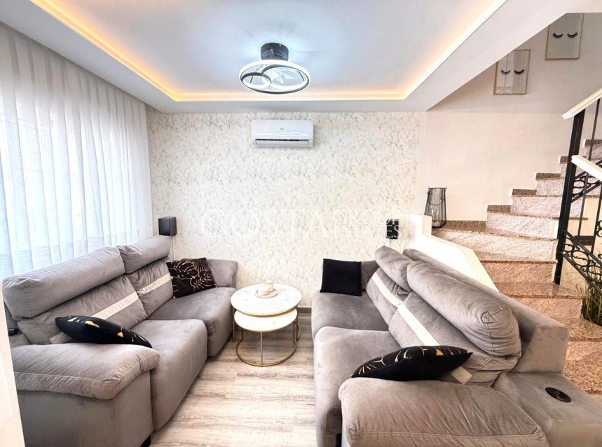 Revente - Villa -
Orihuela - Villamartin