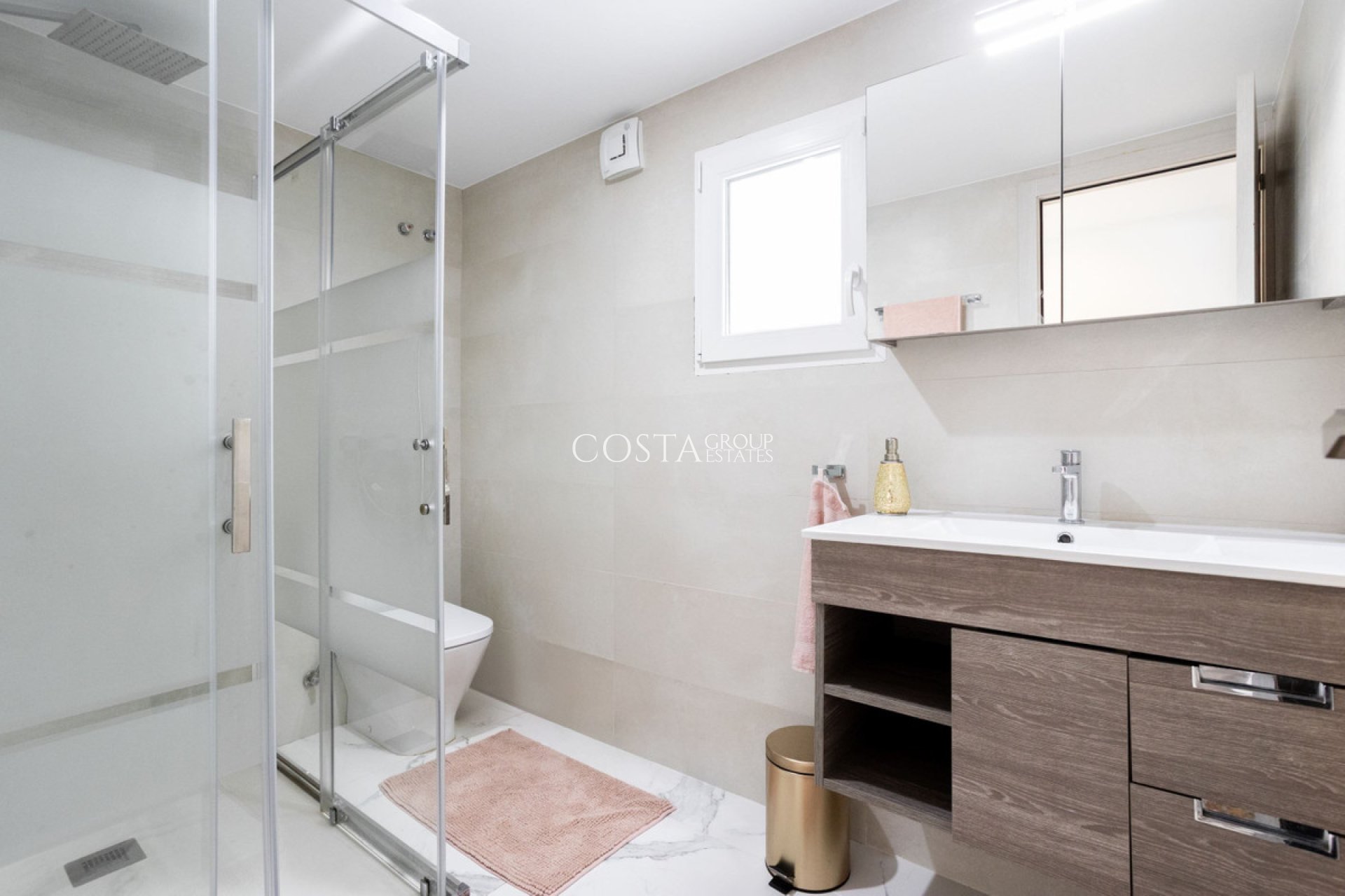 Revente - Villa -
Orihuela - Villamartin