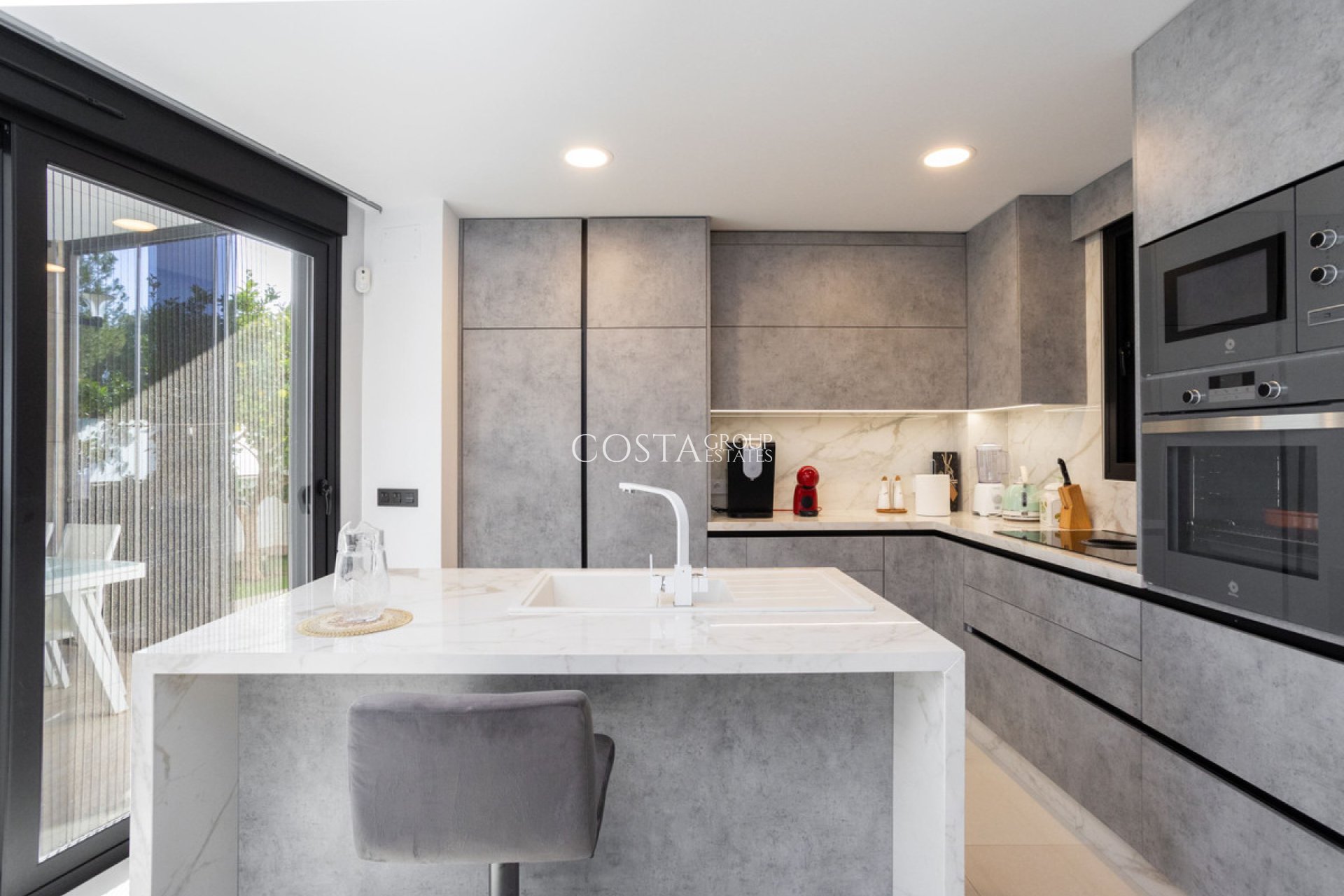 Revente - Villa -
Orihuela - Villamartin