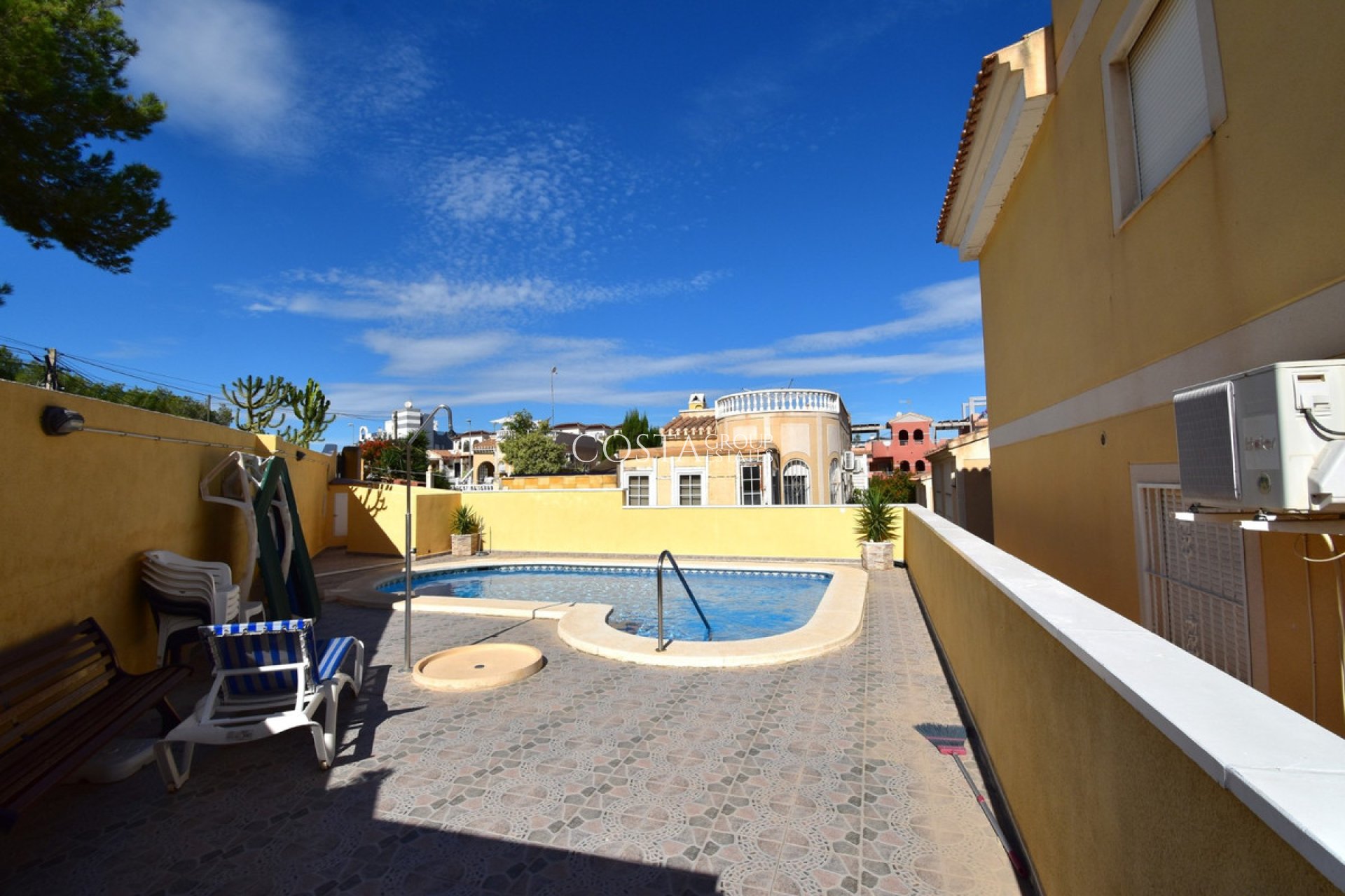 Revente - Villa -
Orihuela - Villamartin