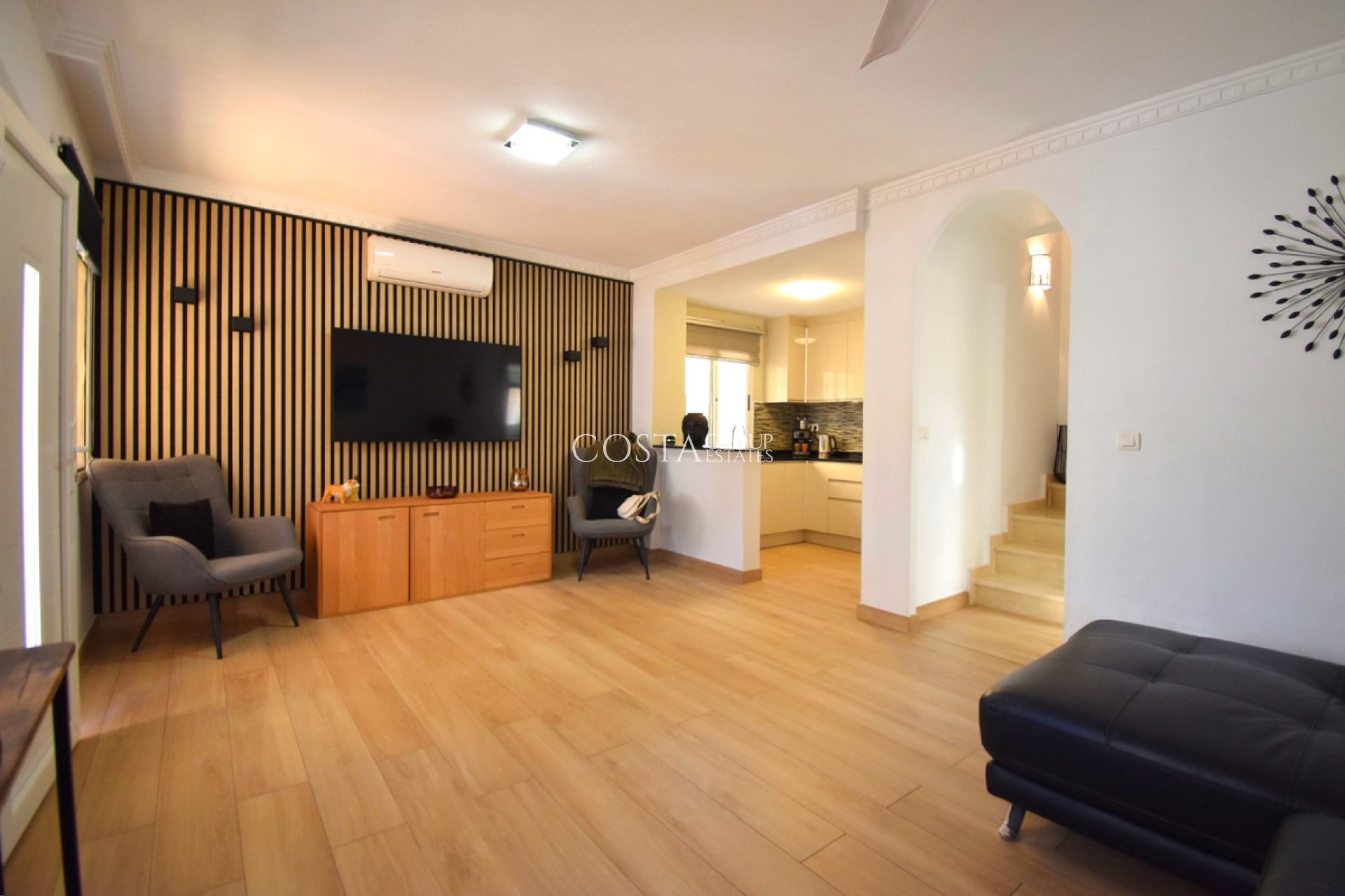 Revente - Villa -
Orihuela - Villamartin