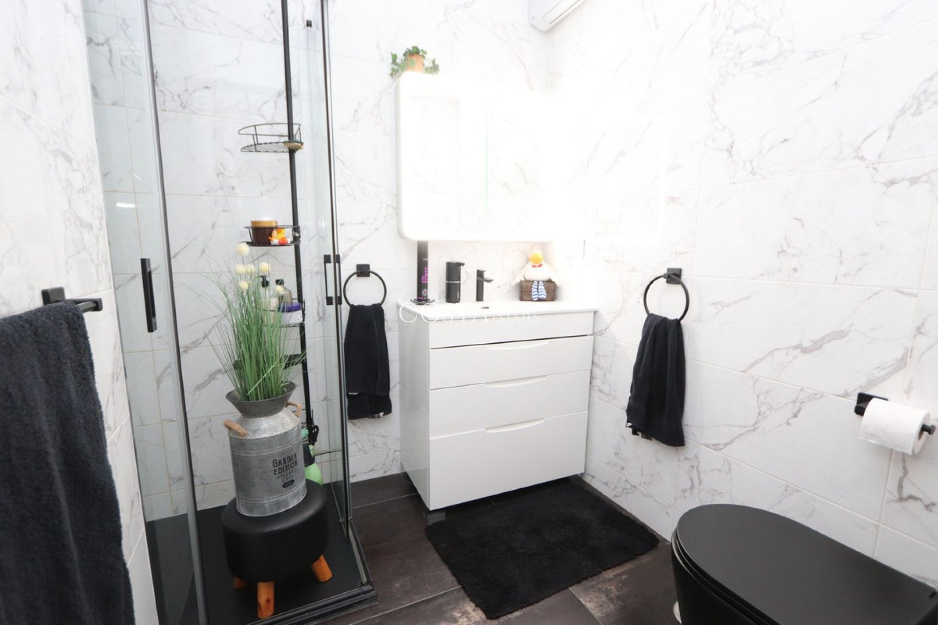 Revente - Villa -
Orihuela - Villamartin