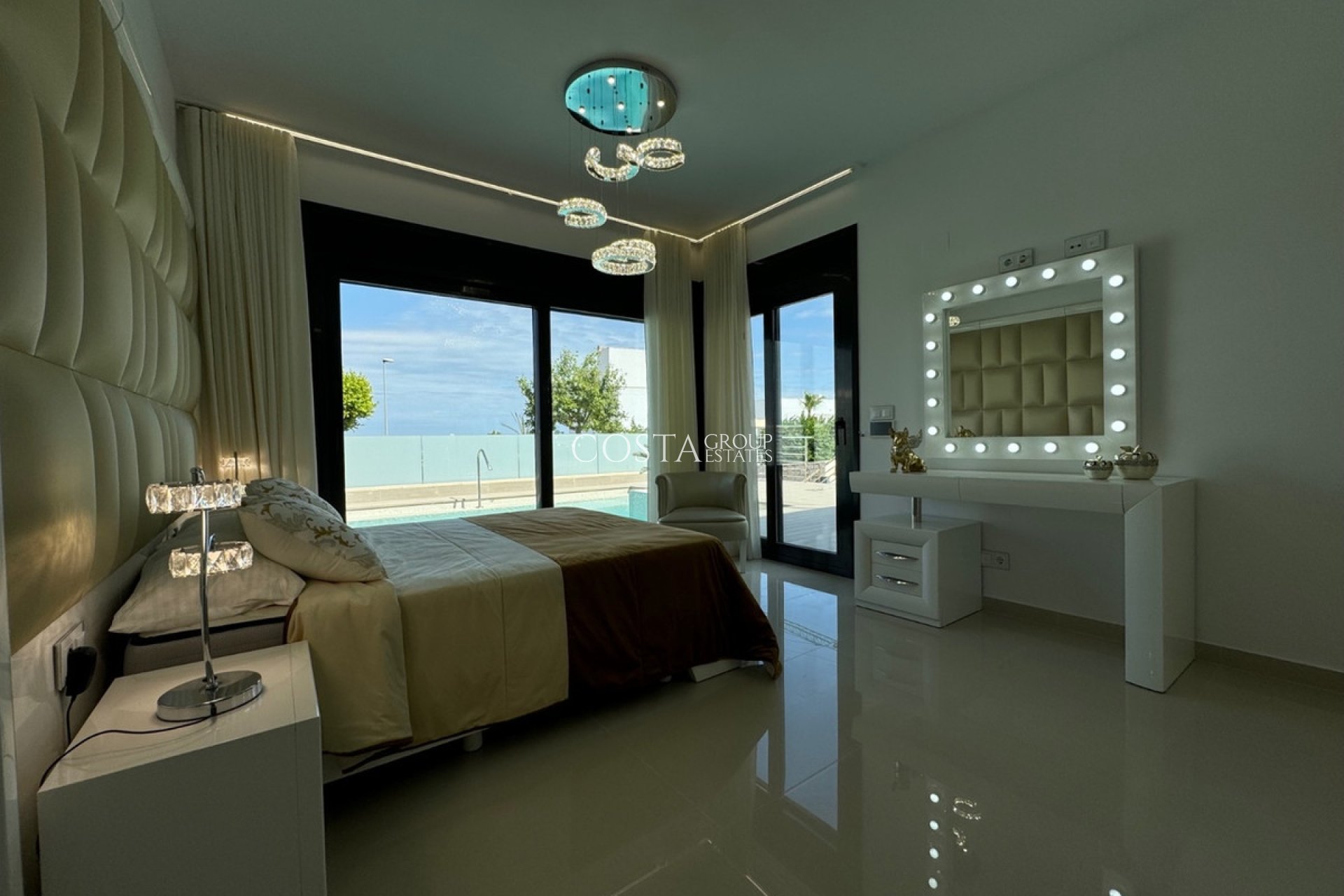 Revente - Villa -
San Miguel de Salinas - San Miguel de Salinas Centro