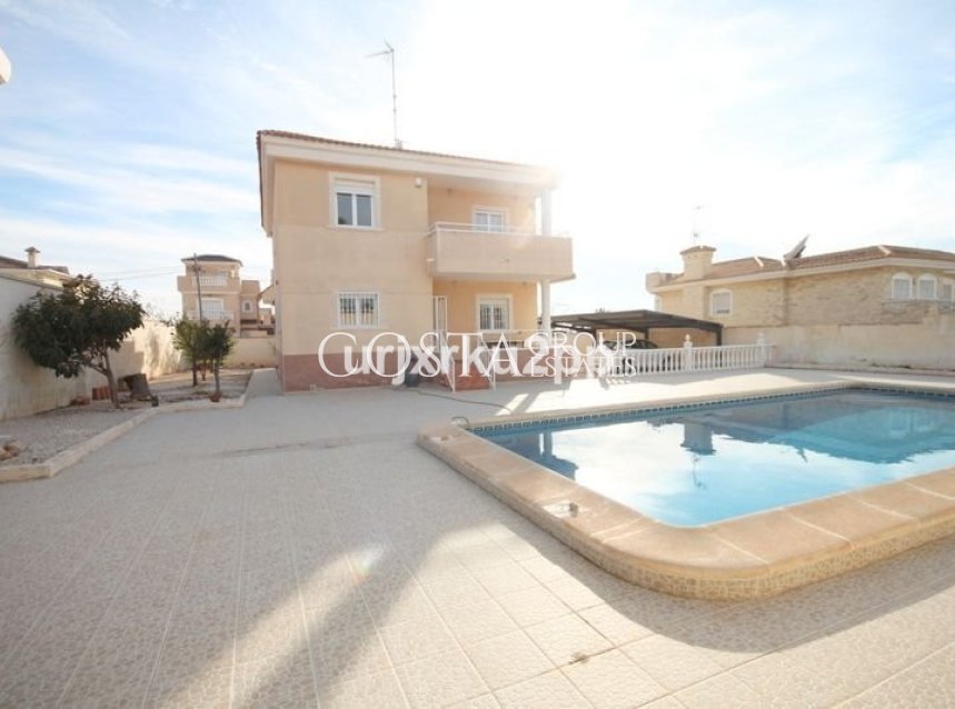 Revente - Villa -
Torrevieja - Aguas Nuevas