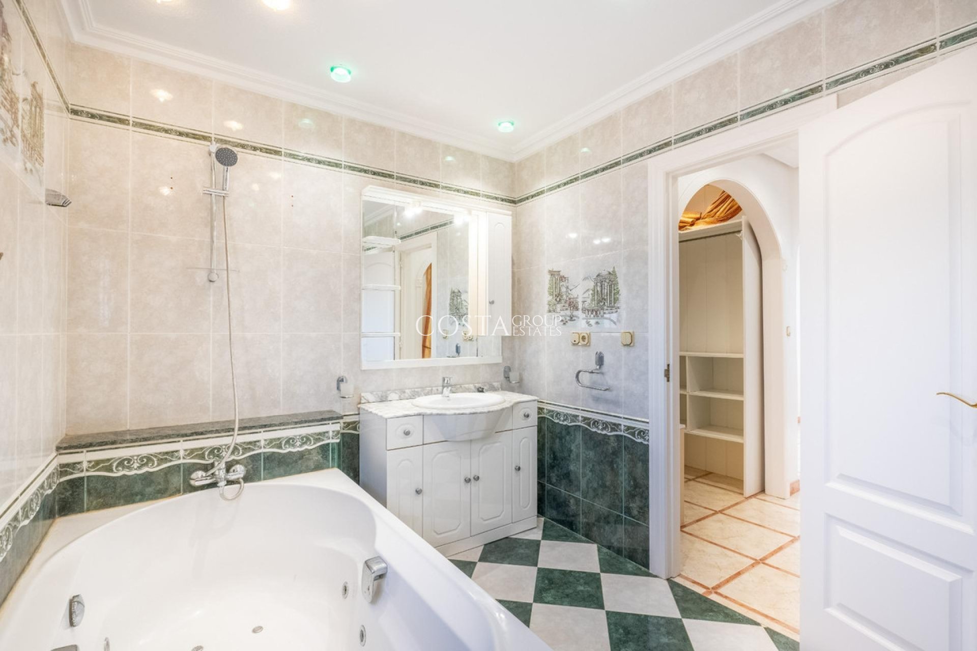 Revente - Villa -
Torrevieja - El Chaparral