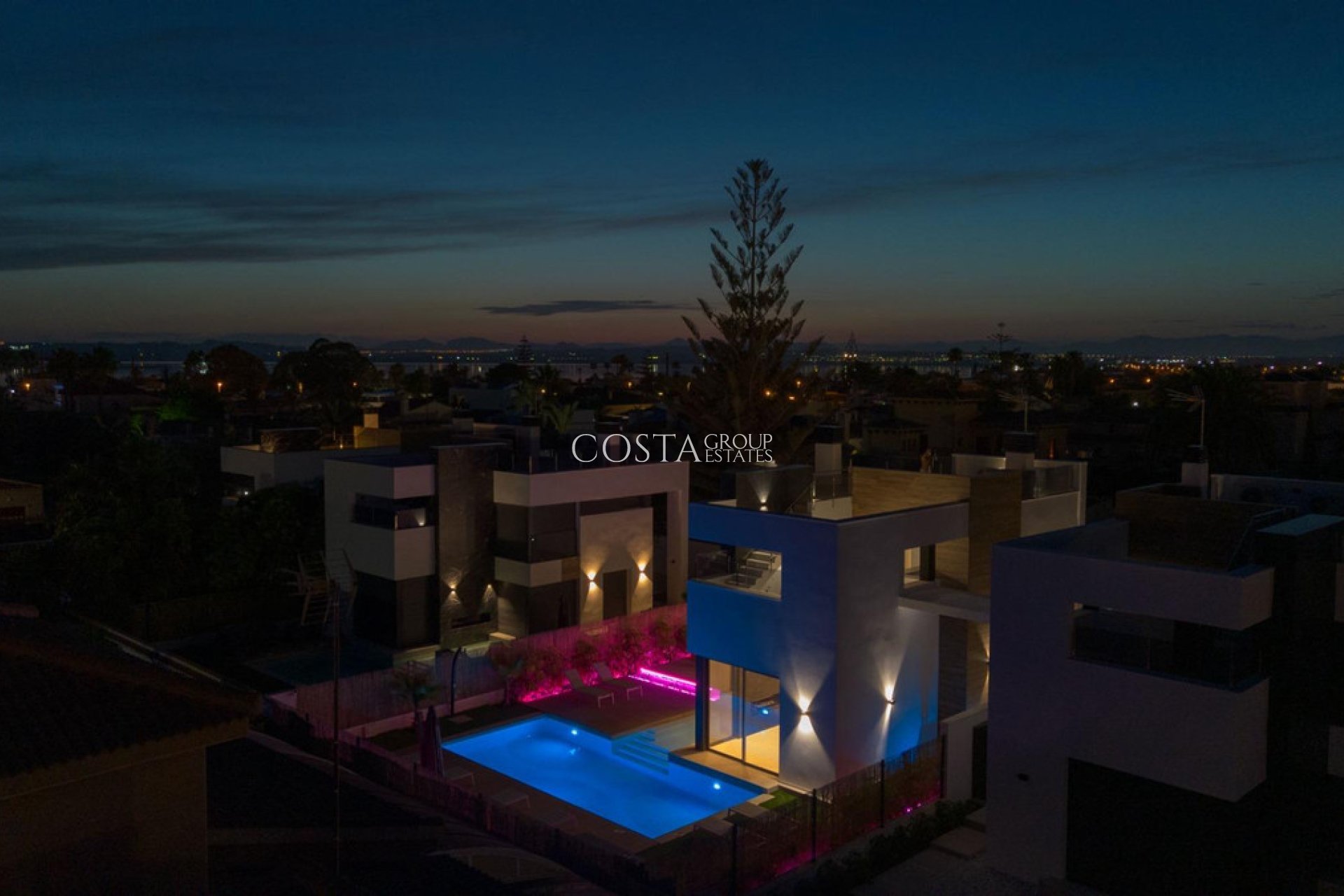 Revente - Villa -
Torrevieja - Torrevieja Centro