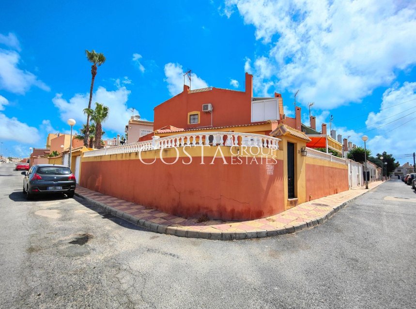Revente - Villa -
Torrevieja - Torrevieja Centro