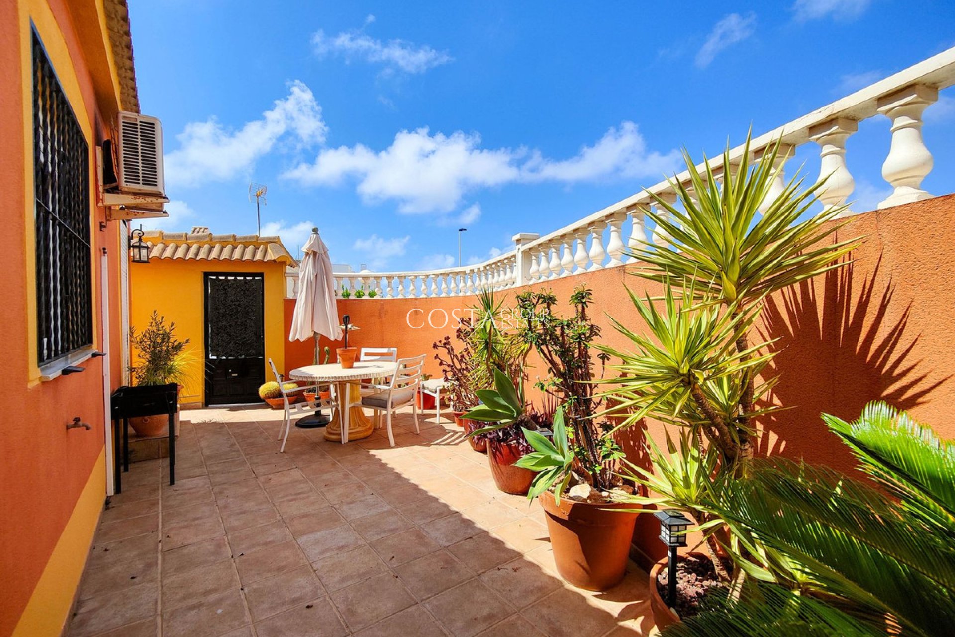 Revente - Villa -
Torrevieja - Torrevieja Centro