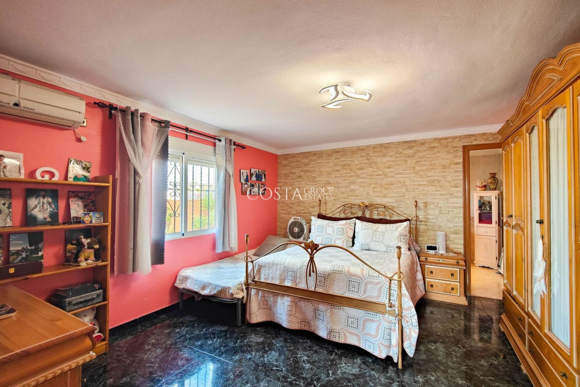 Revente - Villa -
Torrevieja - Torrevieja Centro