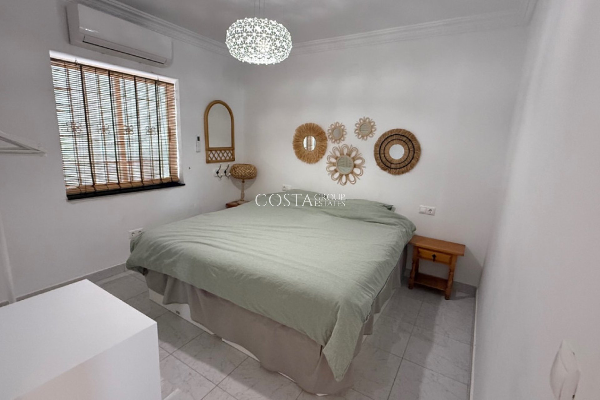 Revente - Villa -
Torrevieja - Torrevieja Centro