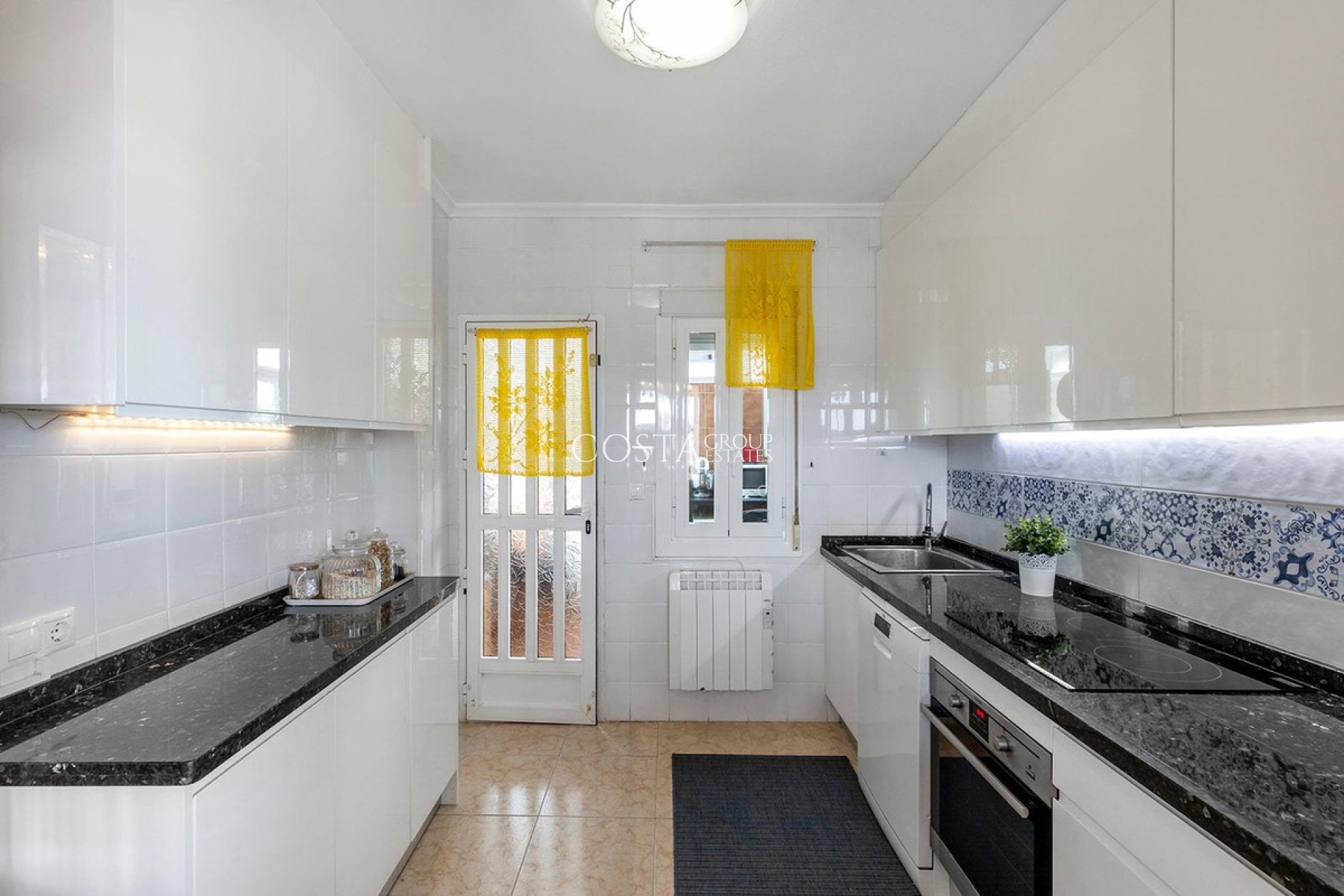 Revente - Villa -
Torrevieja - Torrevieja Centro