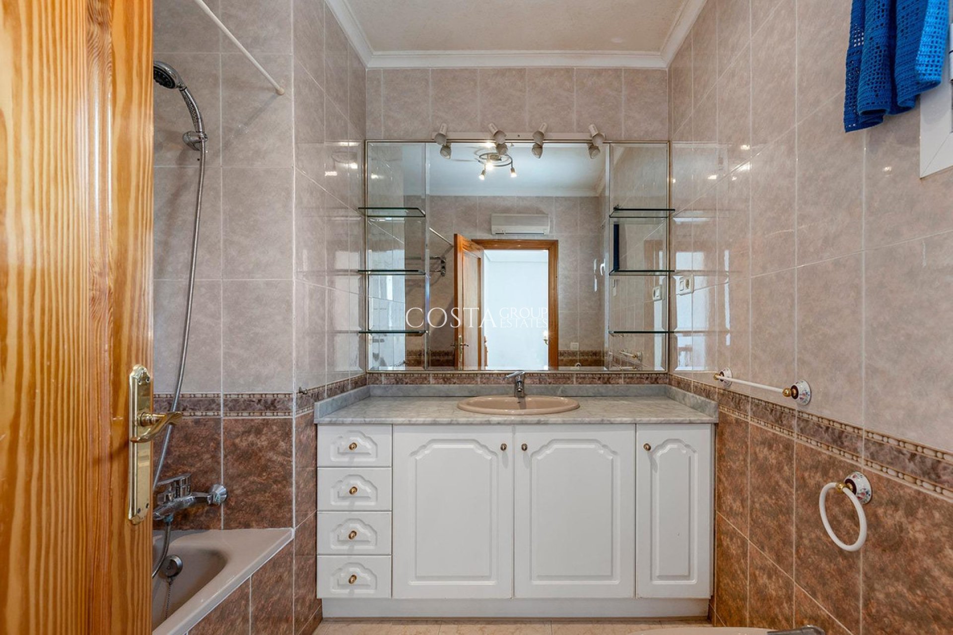 Revente - Villa -
Torrevieja - Torrevieja Centro