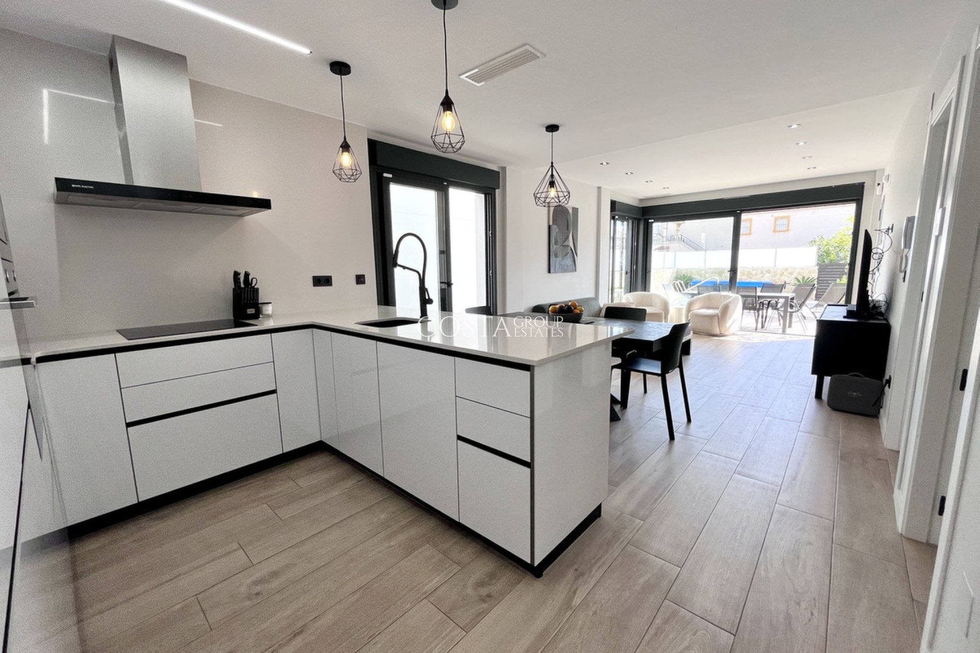 Revente - Villa -
Torrevieja - Torrevieja Centro