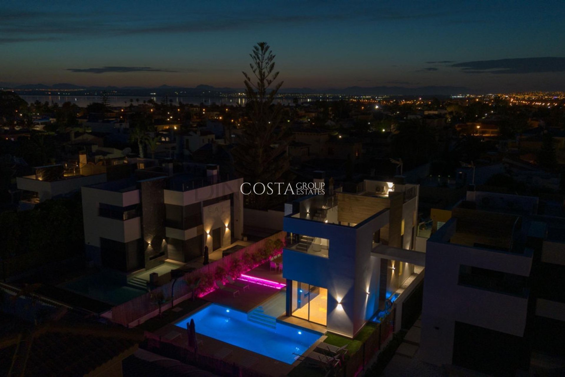 Revente - Villa -
Torrevieja - Torrevieja Centro