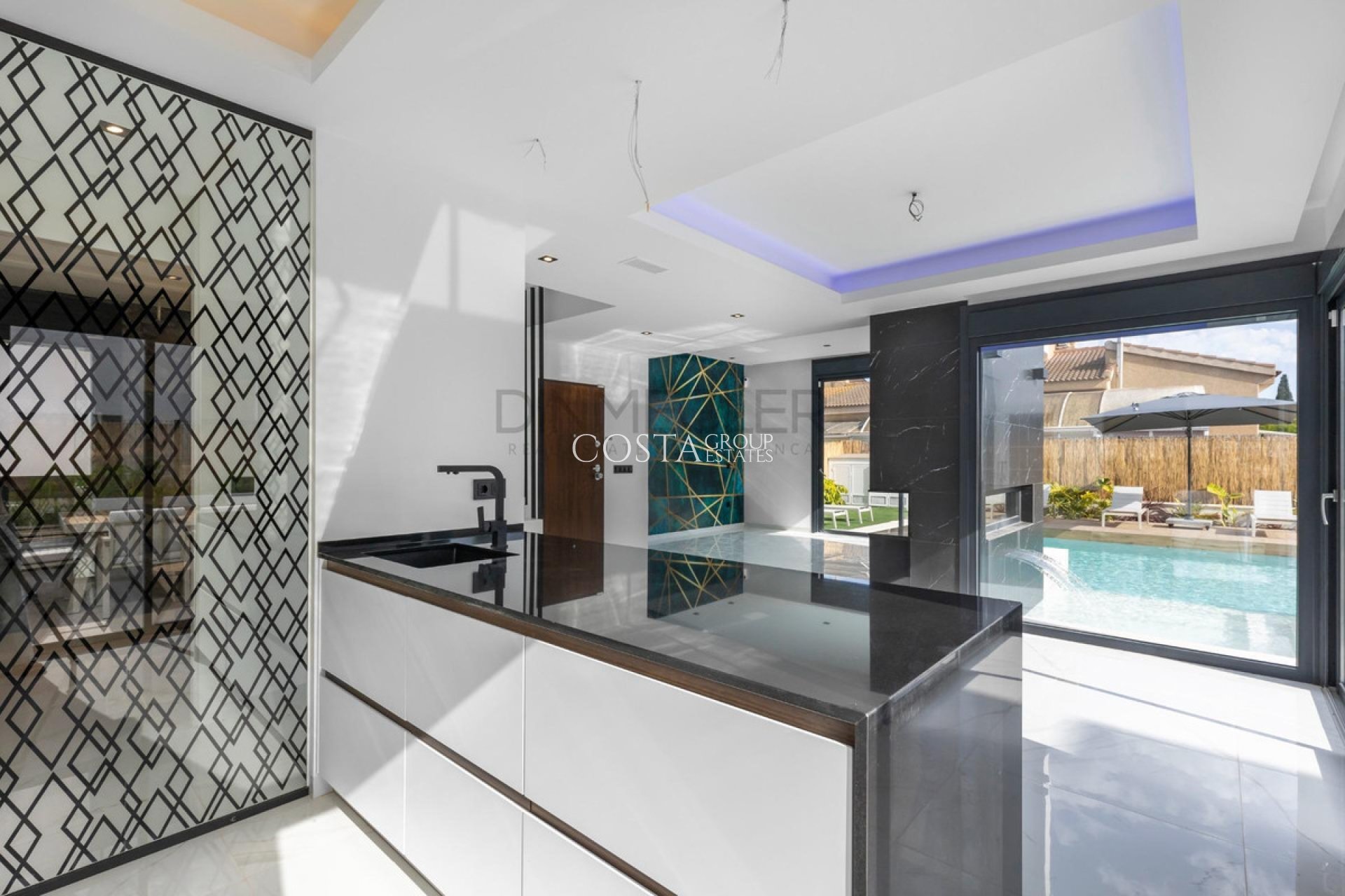 Revente - Villa -
Torrevieja - Torrevieja Centro