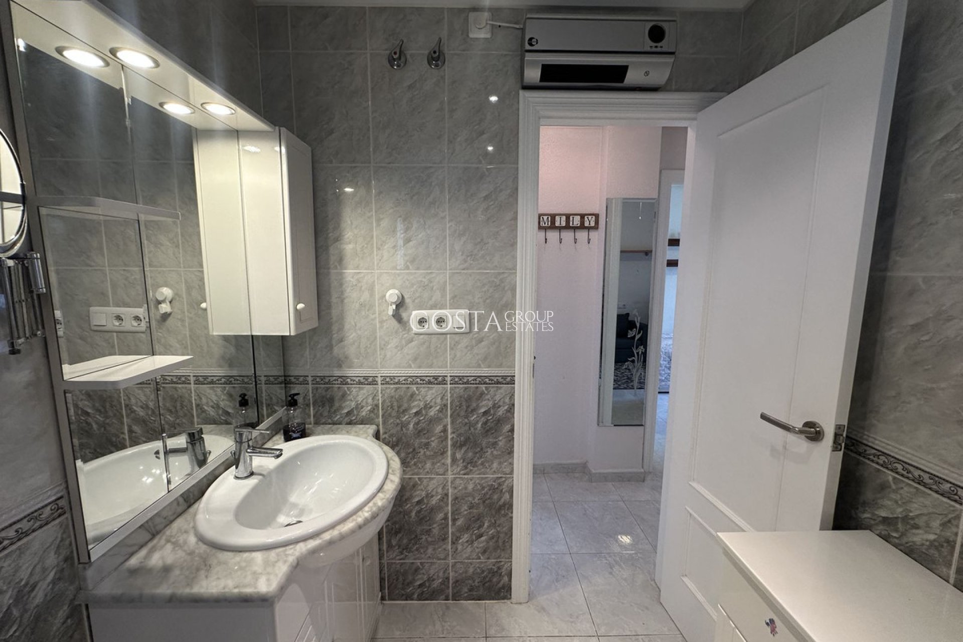 Revente - Villa -
Torrevieja