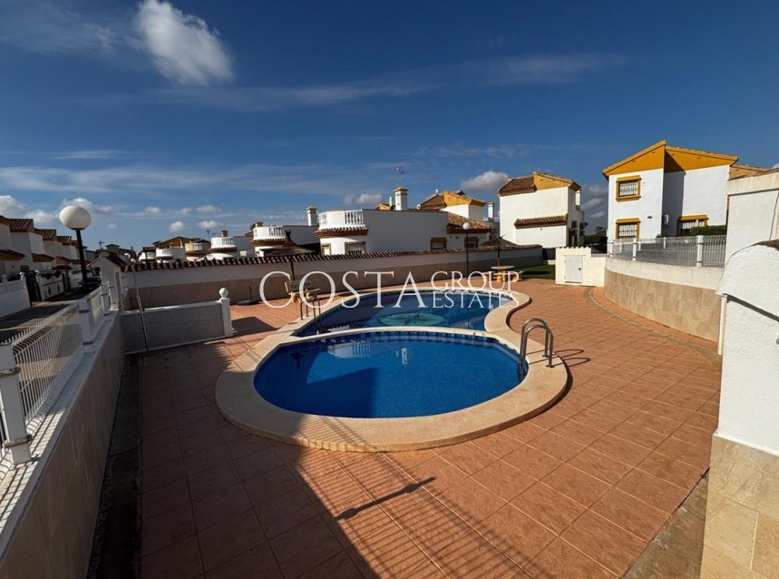 Revente - Villa -
Urbanización El Raso