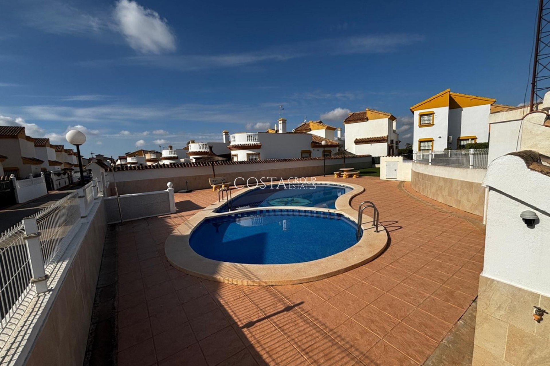 Revente - Villa -
Urbanización El Raso