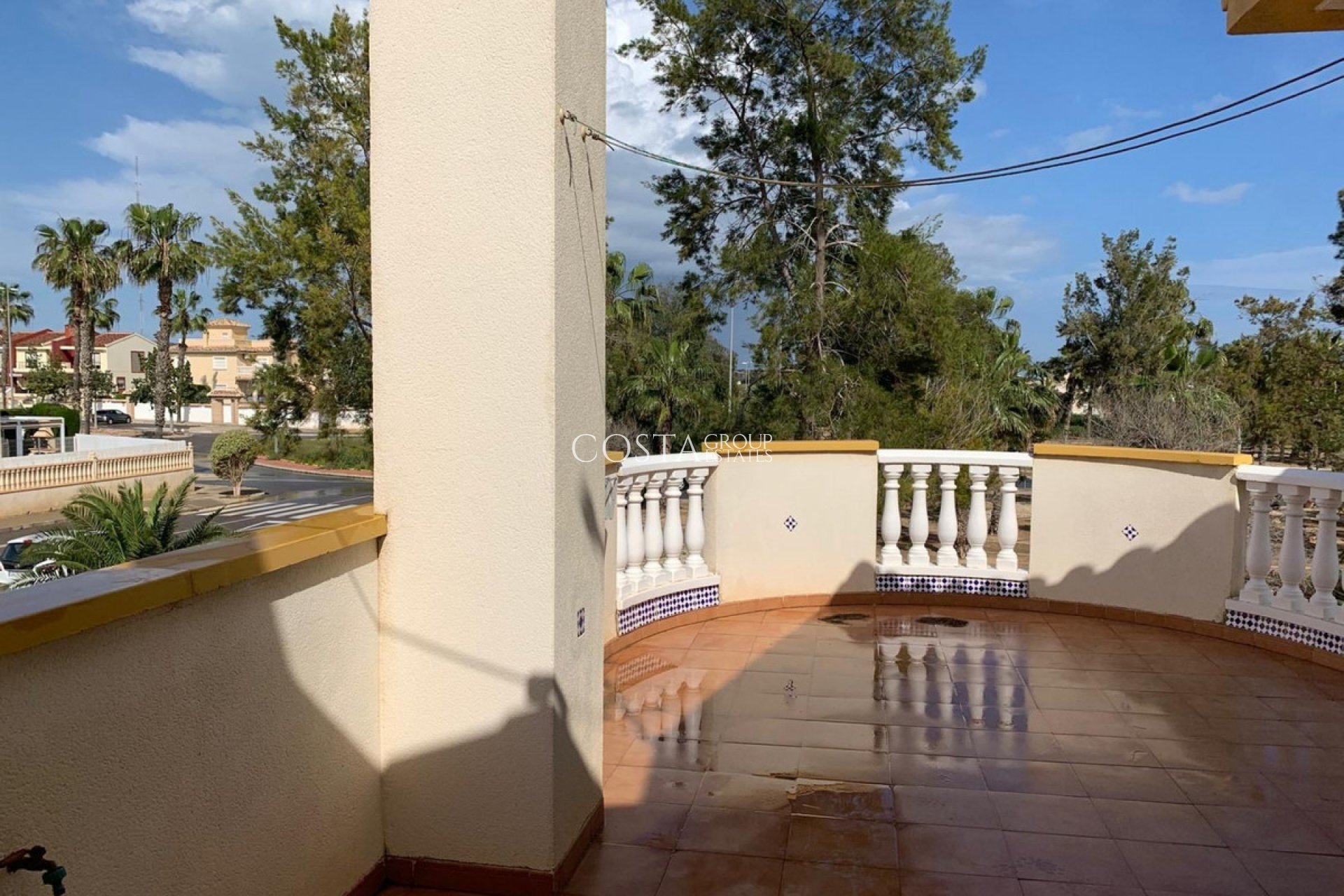 Revente - Villa -
Urbanización El Raso
