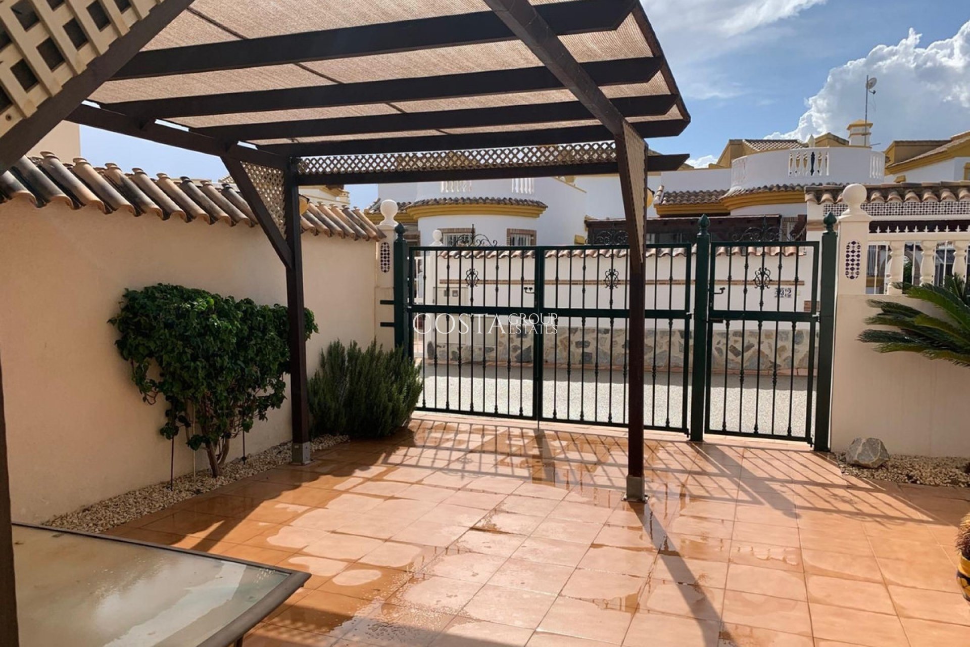 Revente - Villa -
Urbanización El Raso