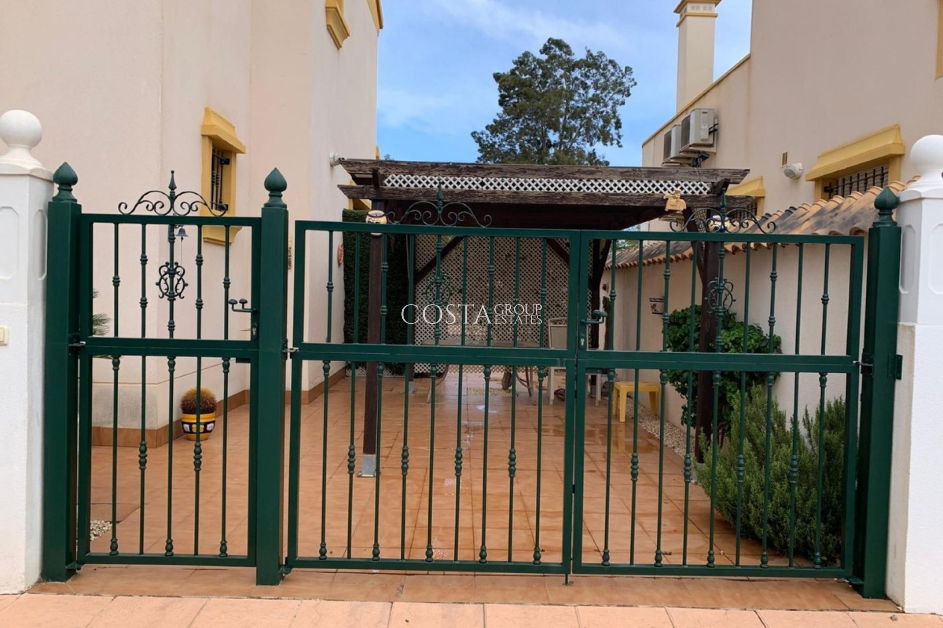 Revente - Villa -
Urbanización El Raso