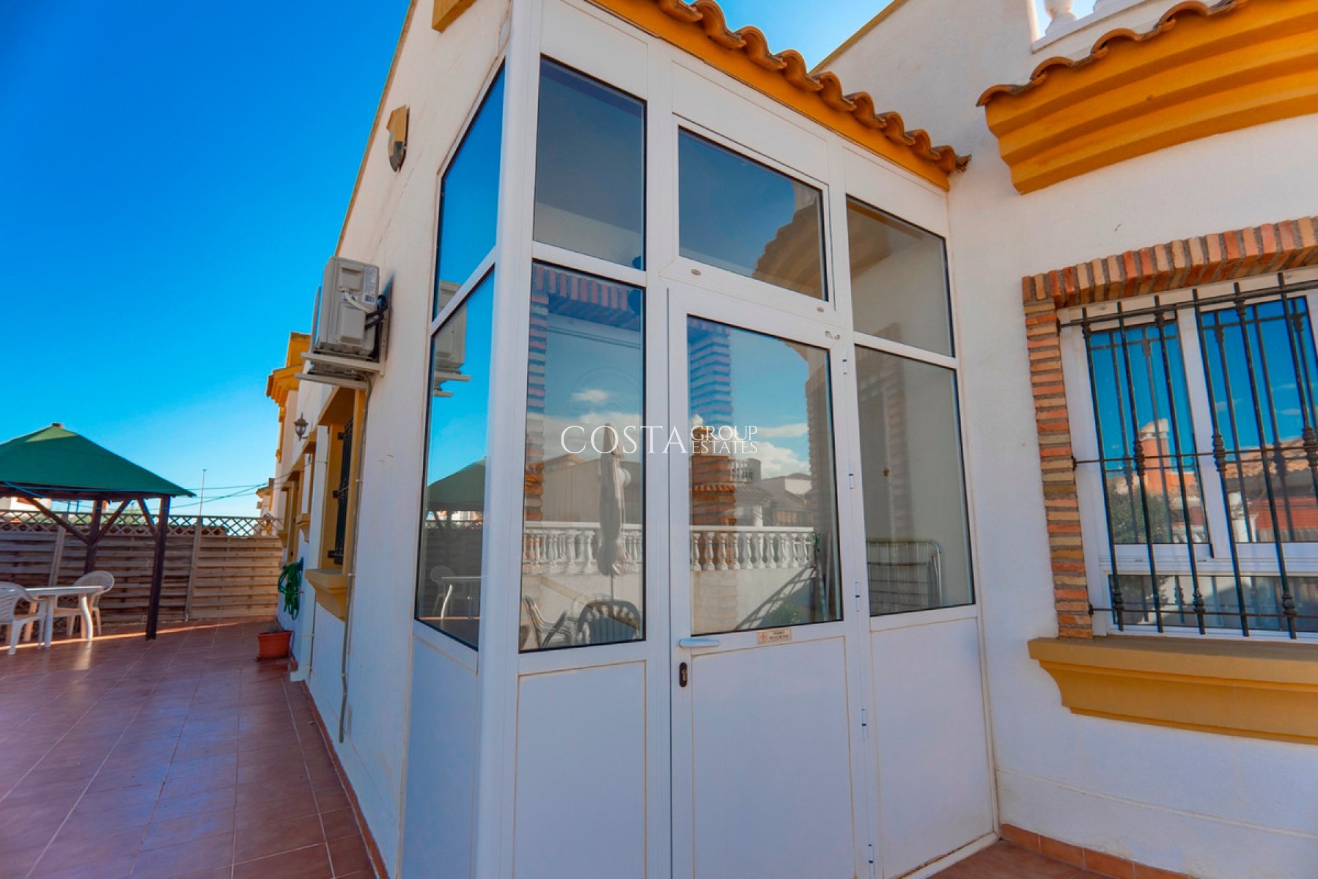 Revente - Villa -
Urbanización El Raso