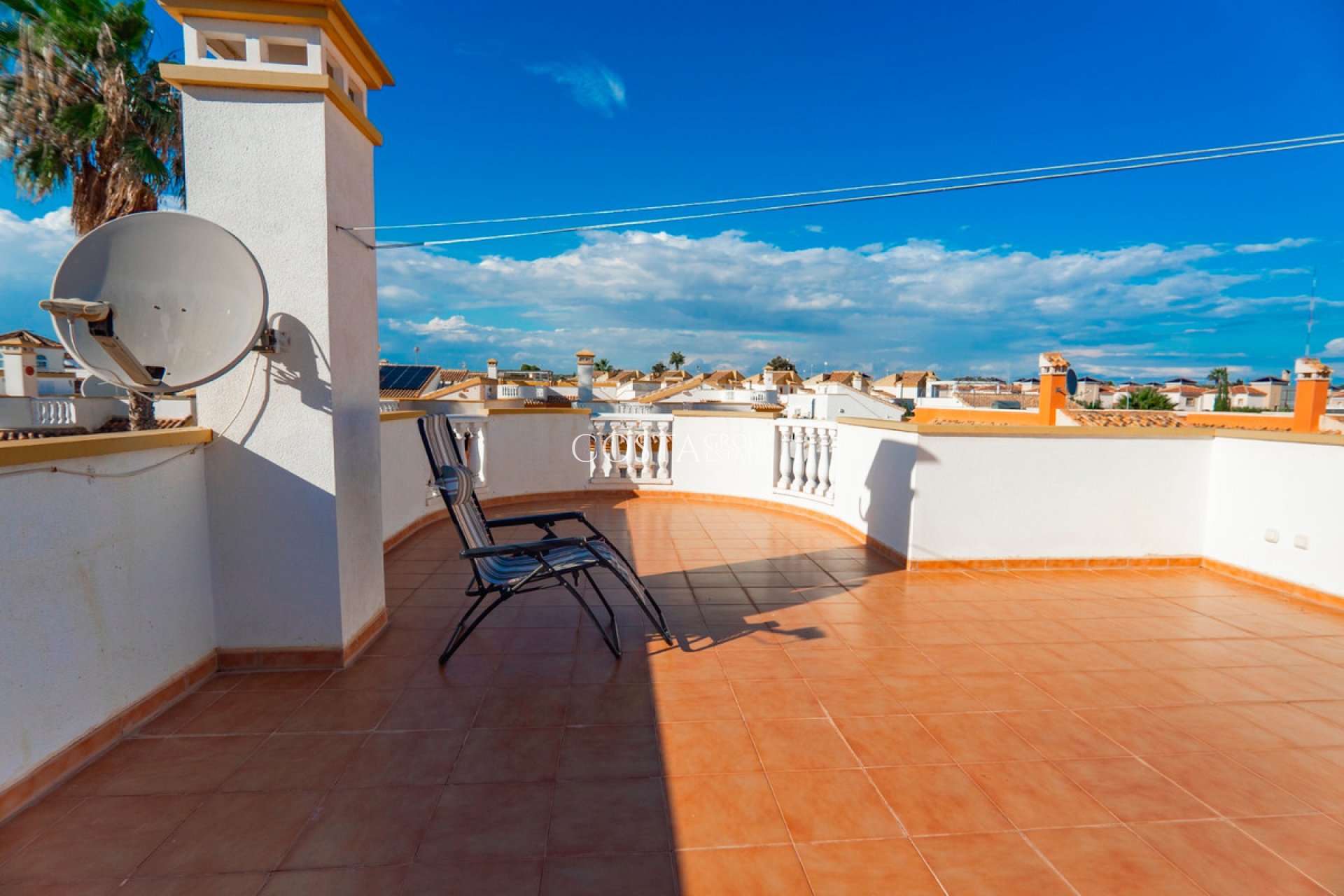 Revente - Villa -
Urbanización El Raso