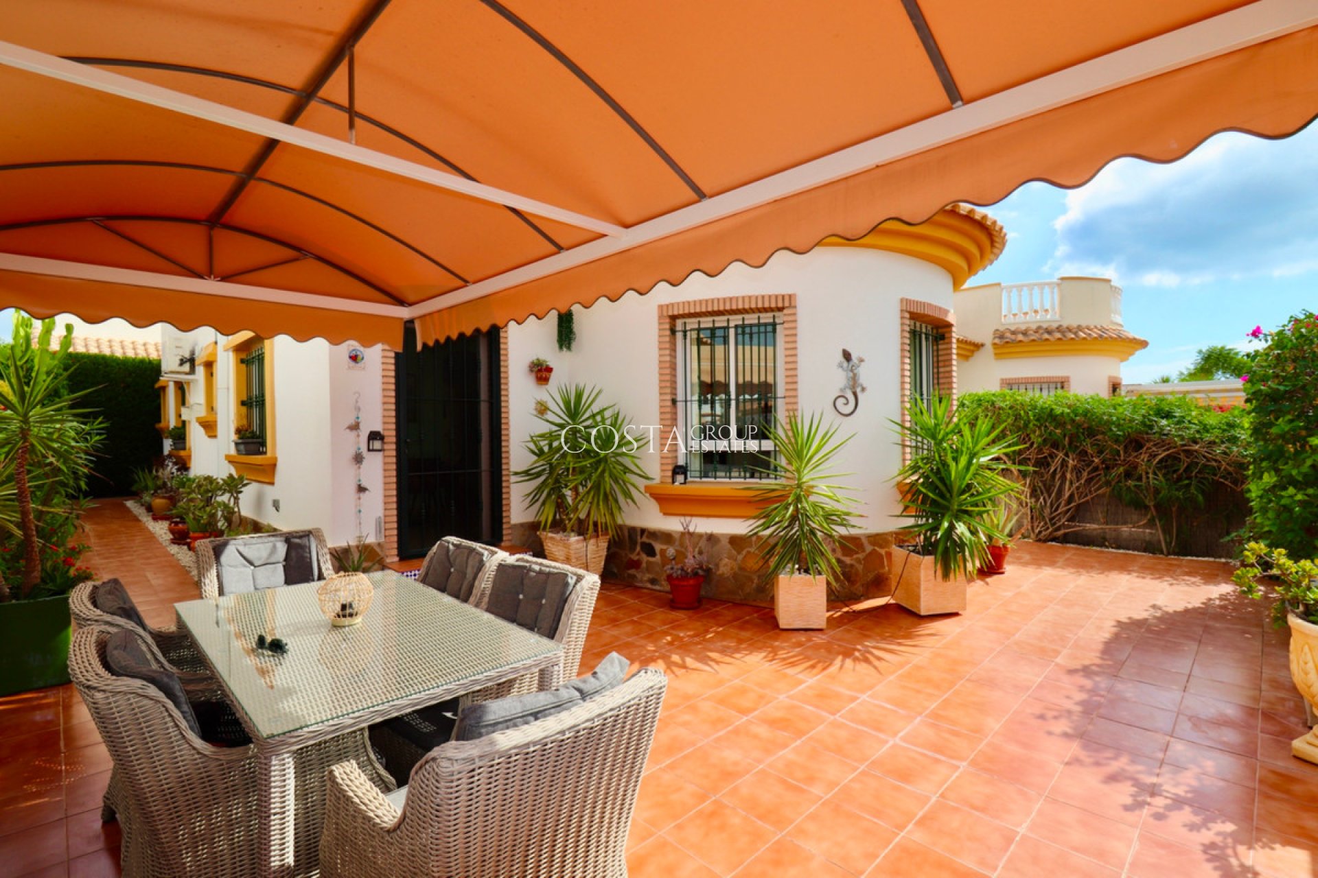 Revente - Villa -
Urbanización El Raso