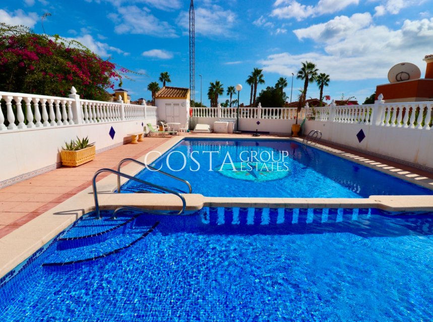 Revente - Villa -
Urbanización El Raso