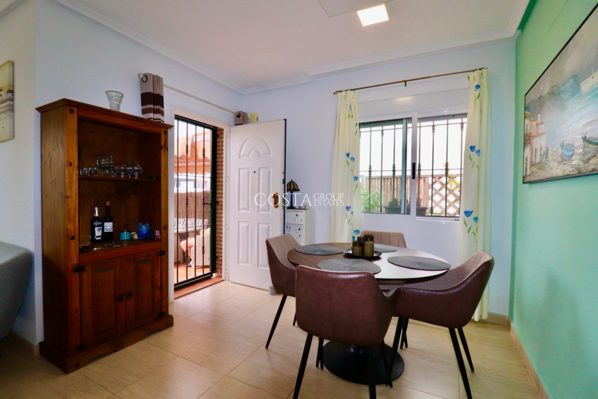 Revente - Villa -
Urbanización El Raso