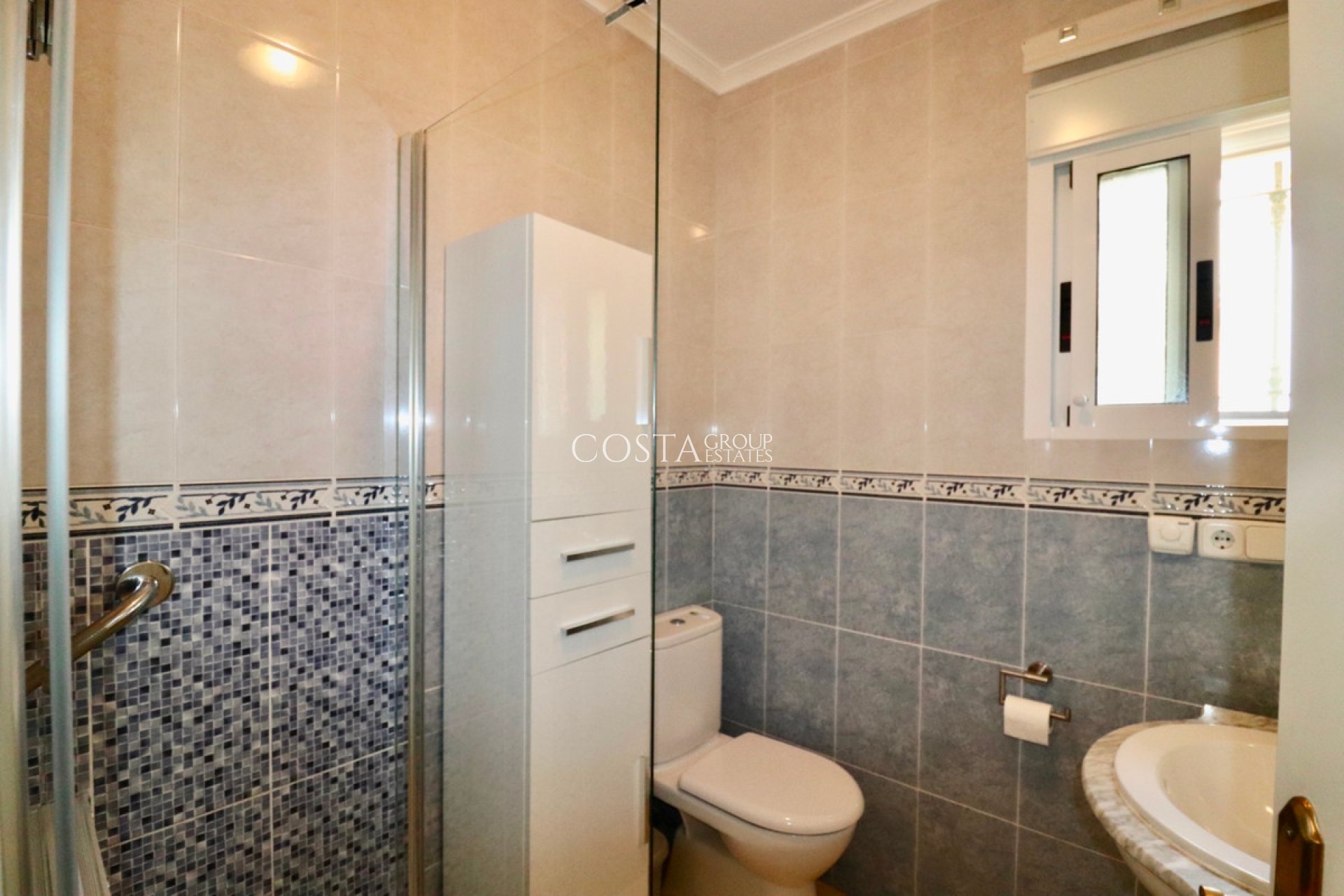 Revente - Villa -
Urbanización El Raso