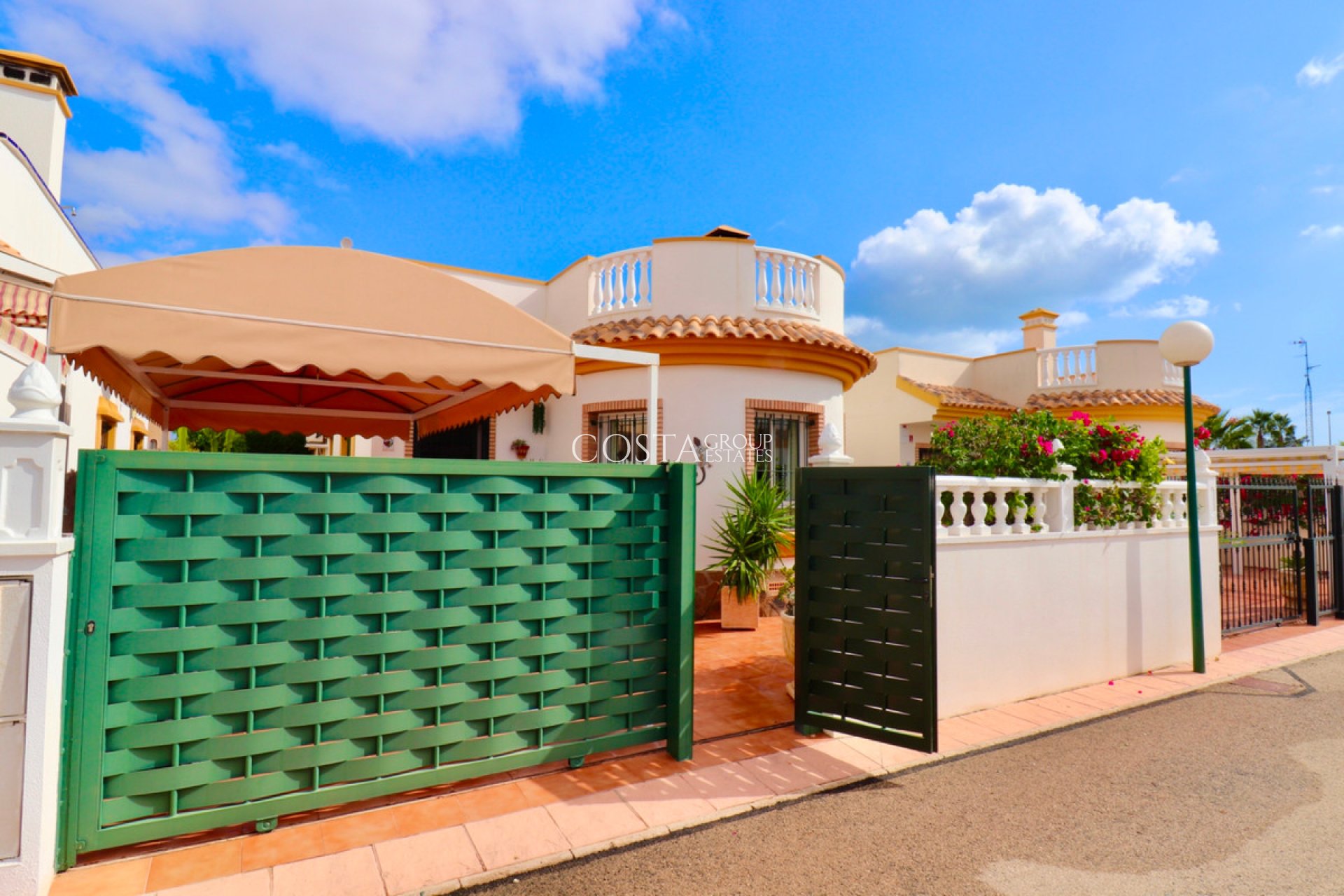 Revente - Villa -
Urbanización El Raso