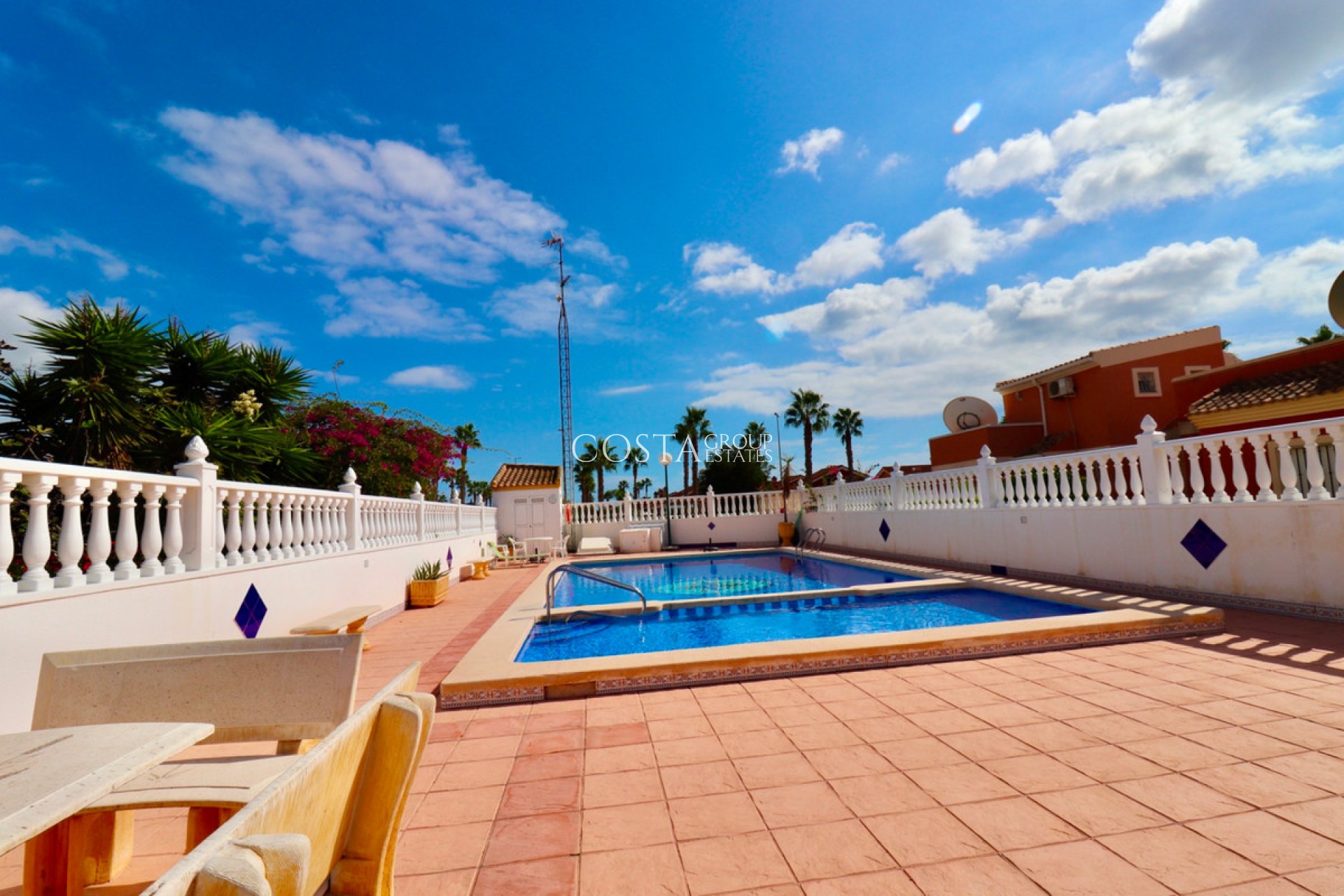 Revente - Villa -
Urbanización El Raso