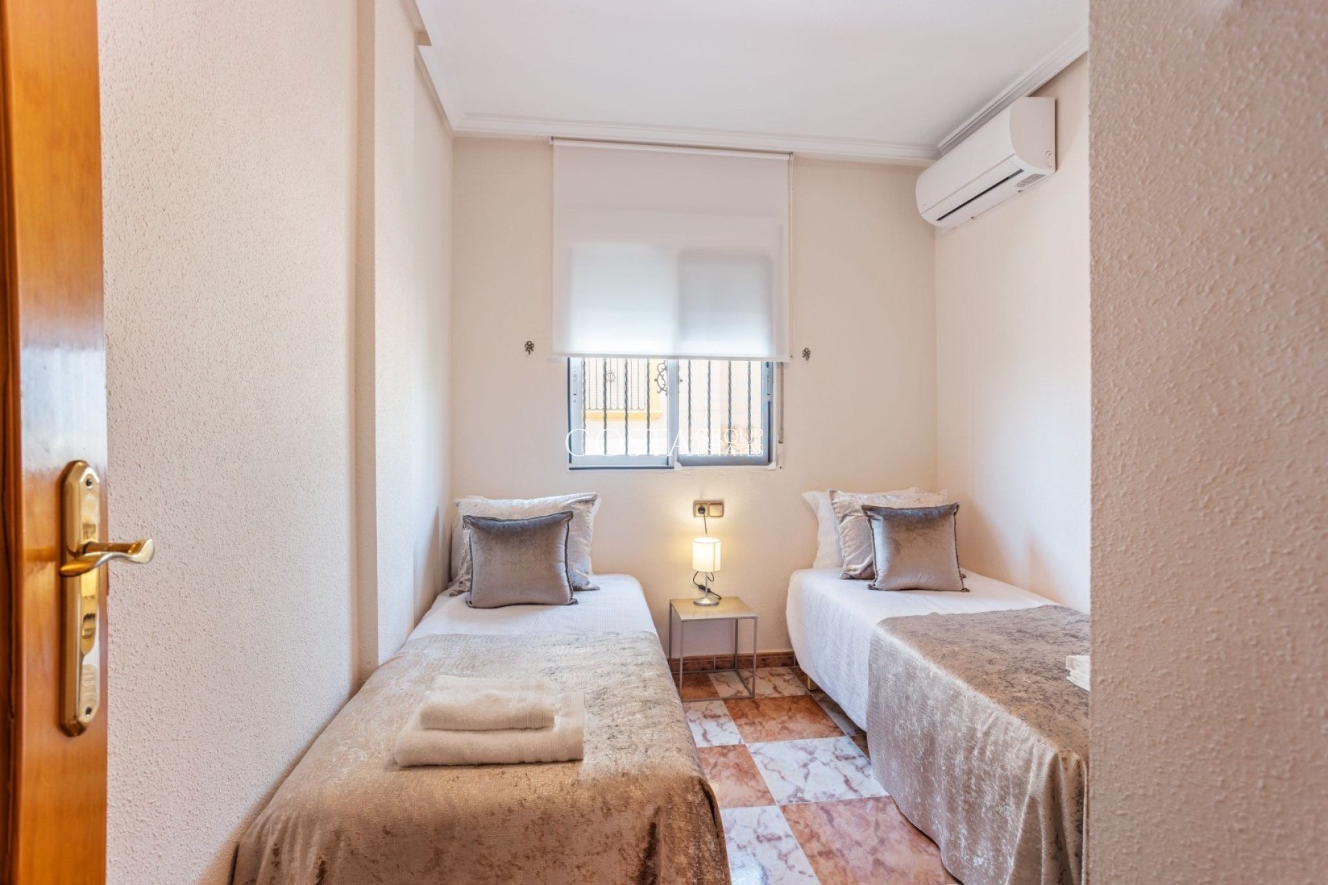 Rynek wtórny - Dom -
Orihuela Costa - La Regia
