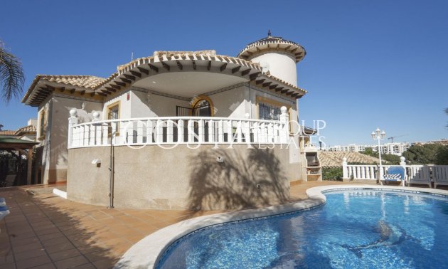 Villa - Resale - Orihuela - Villamartin