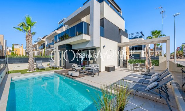 Villa - Wiederverkauf - Orihuela Costa - Lomas de Cabo Roig