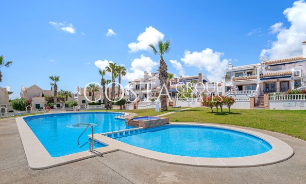 Villa - Wiederverkauf - Orihuela Costa - Los Dolses