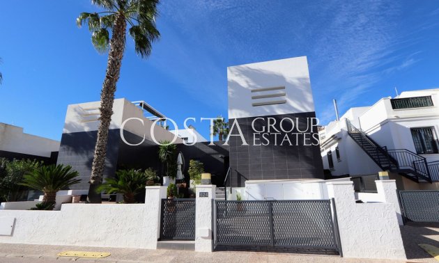 Villa - Wiederverkauf - Orihuela Costa - Villamartin